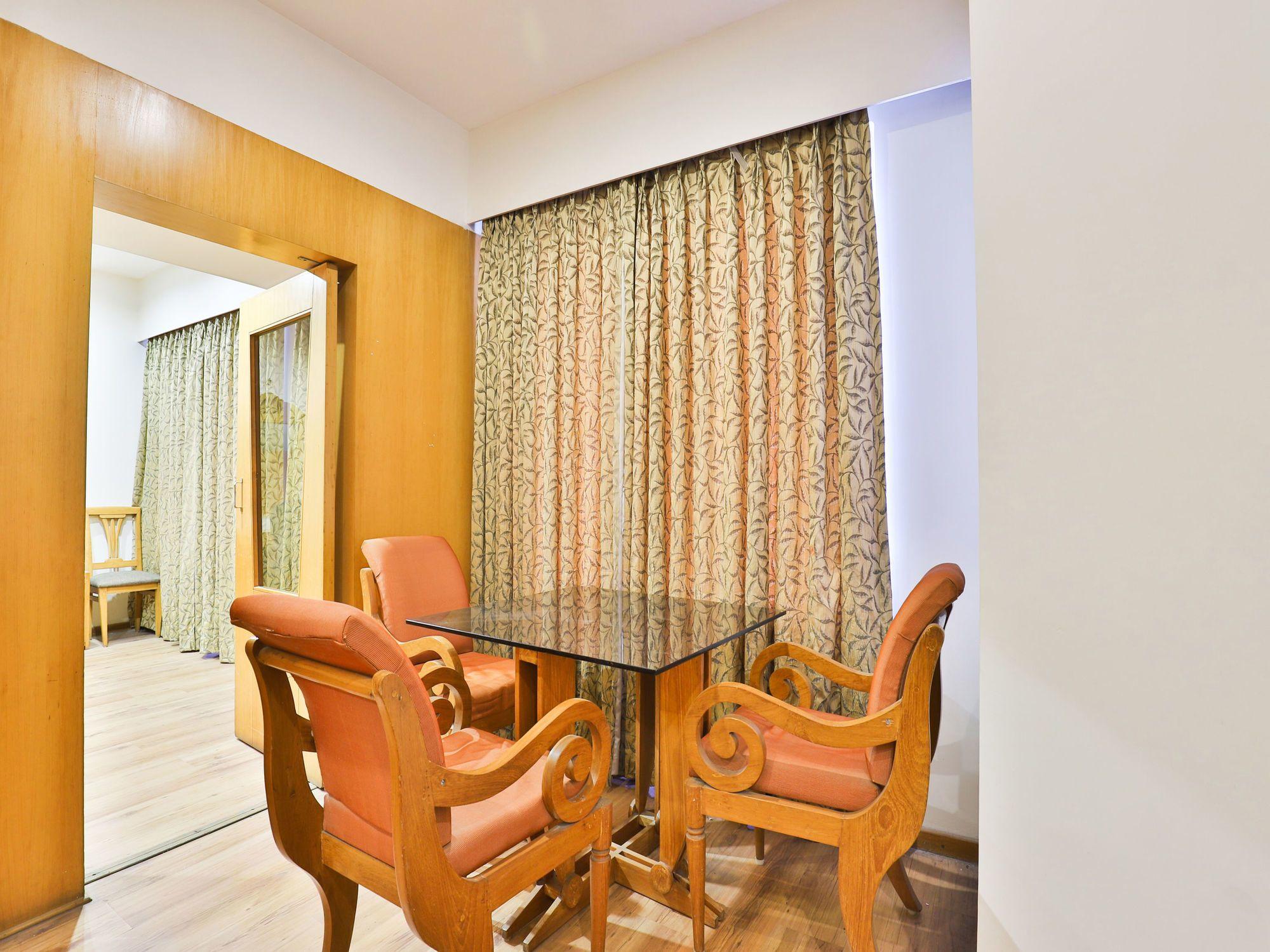 Restaurant OYO 1123 Hotel Rock Regency