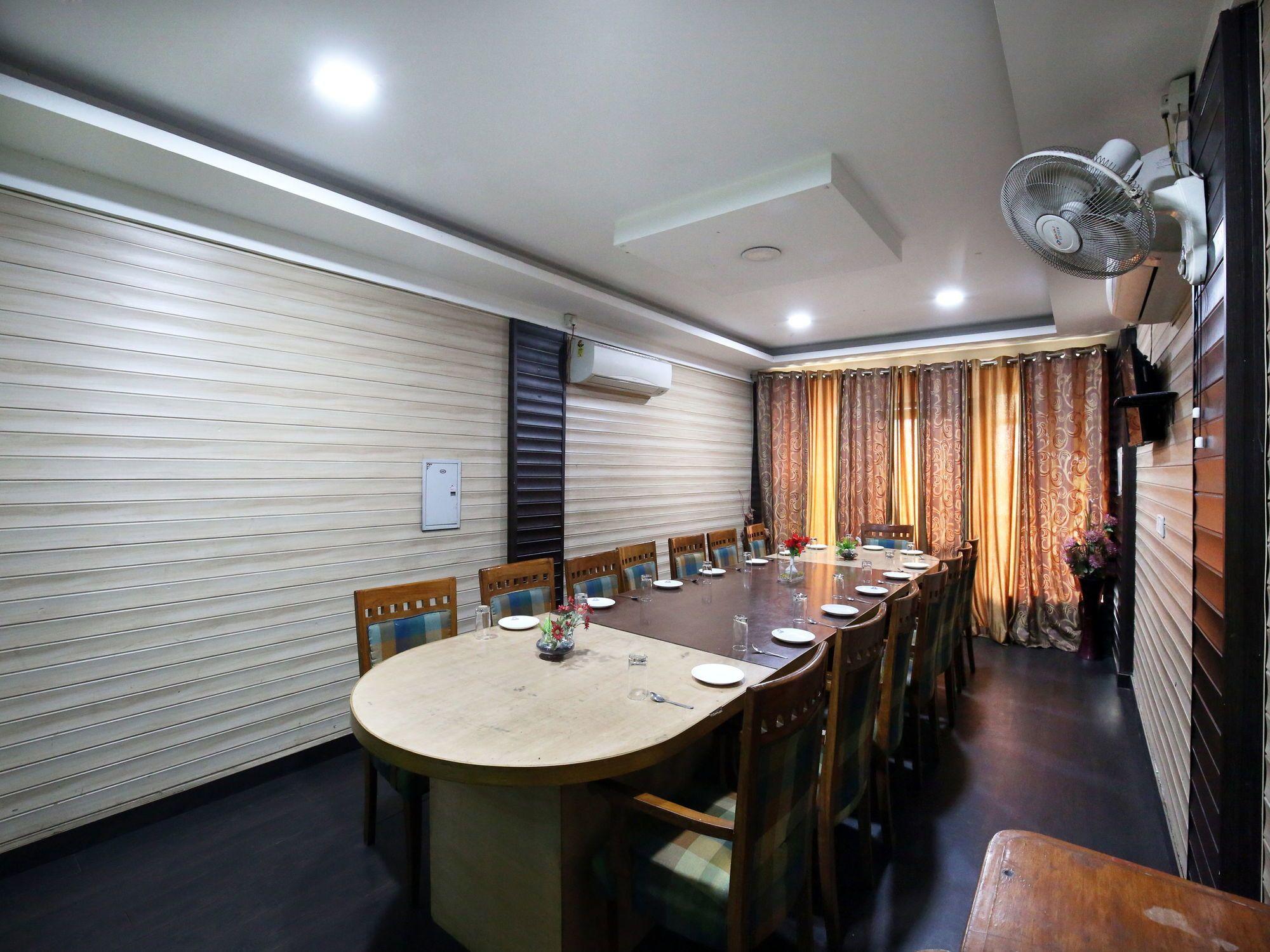 Sala de Reuniones OYO 1732 Hotel The days Inn