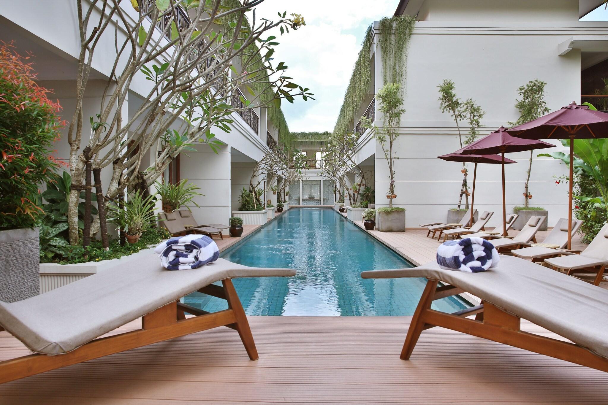 Vista Exterior Seminyak Lagoon All Suites Hotel