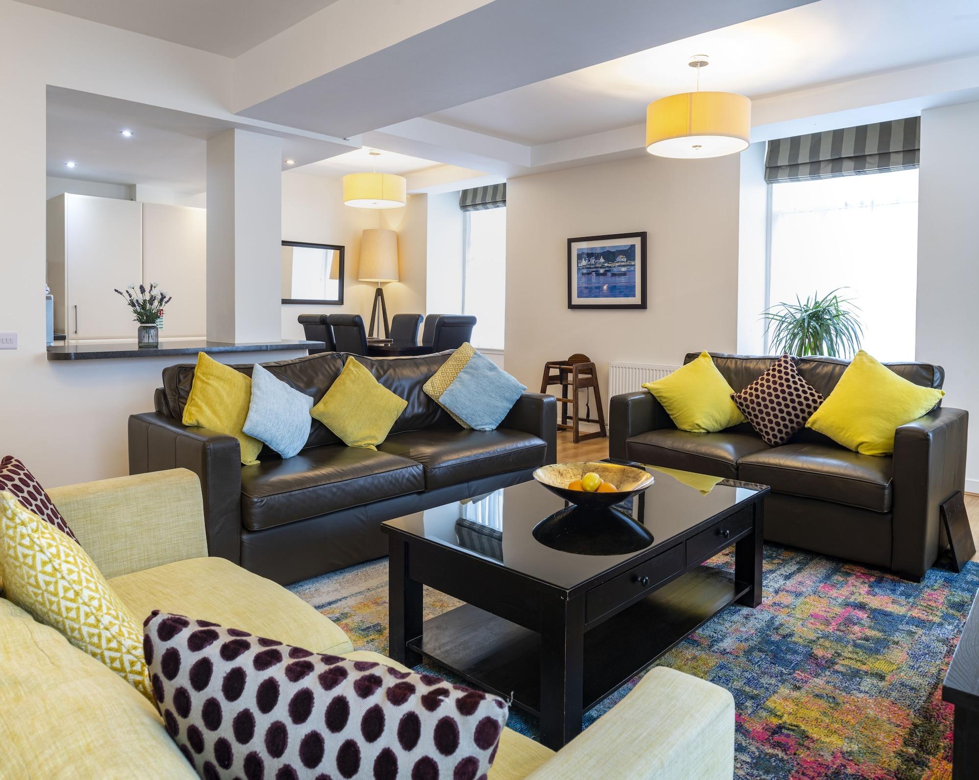 Varios Inverness City Suites