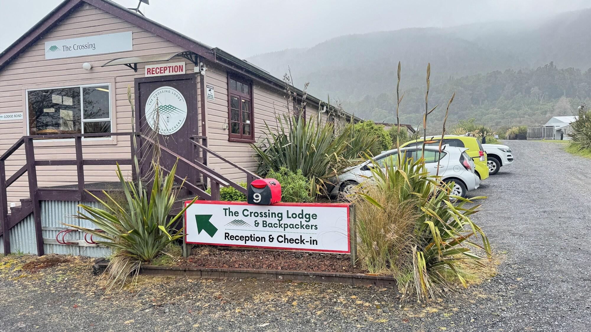 Varios The Crossing Lodge and Backpackers