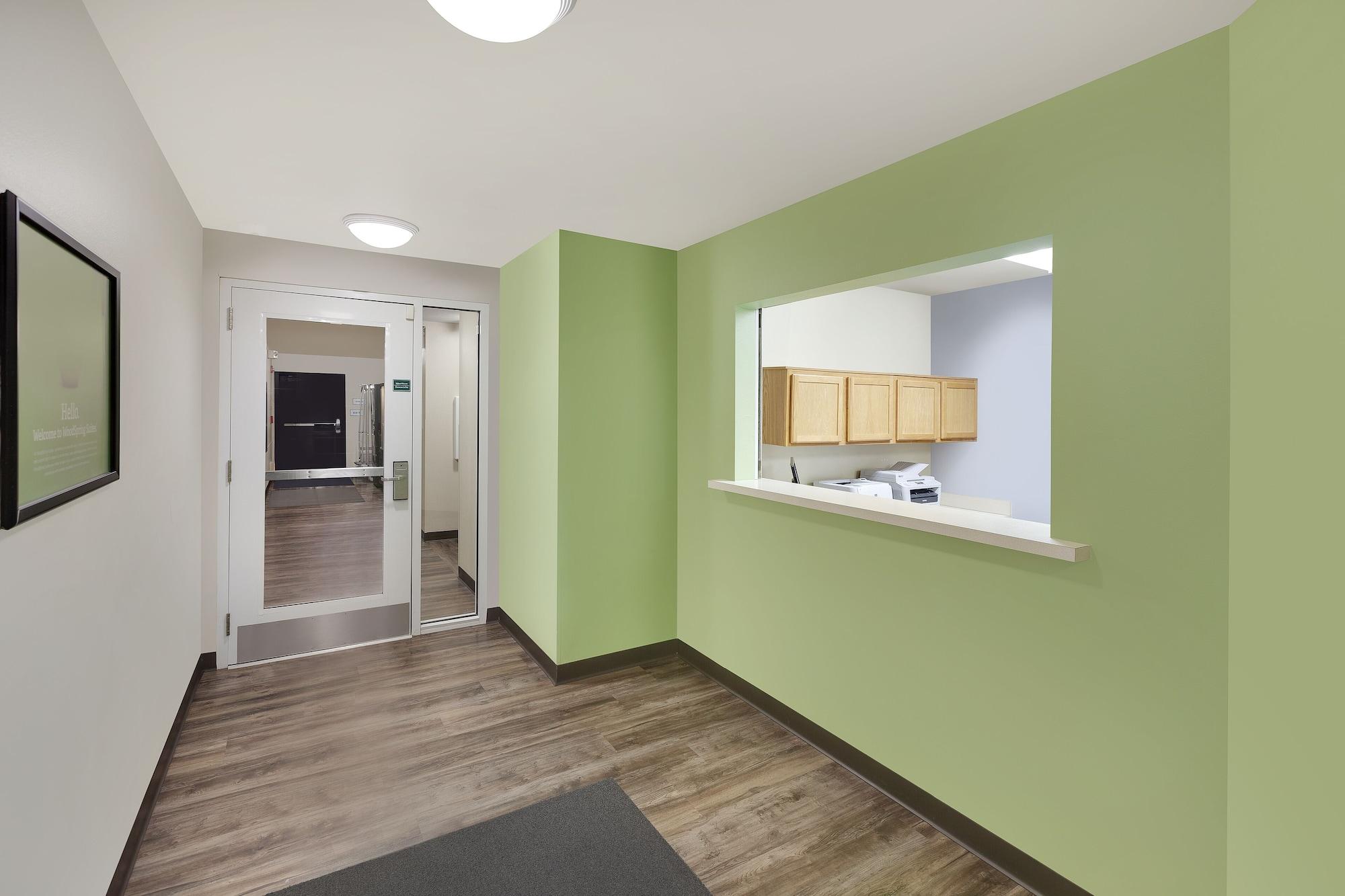 Vista Lobby WoodSpring Suites Des Moines Pleasant Hill