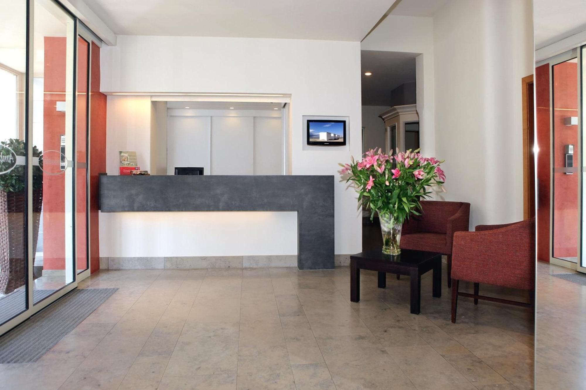 Vista Lobby Ambassador Hotel