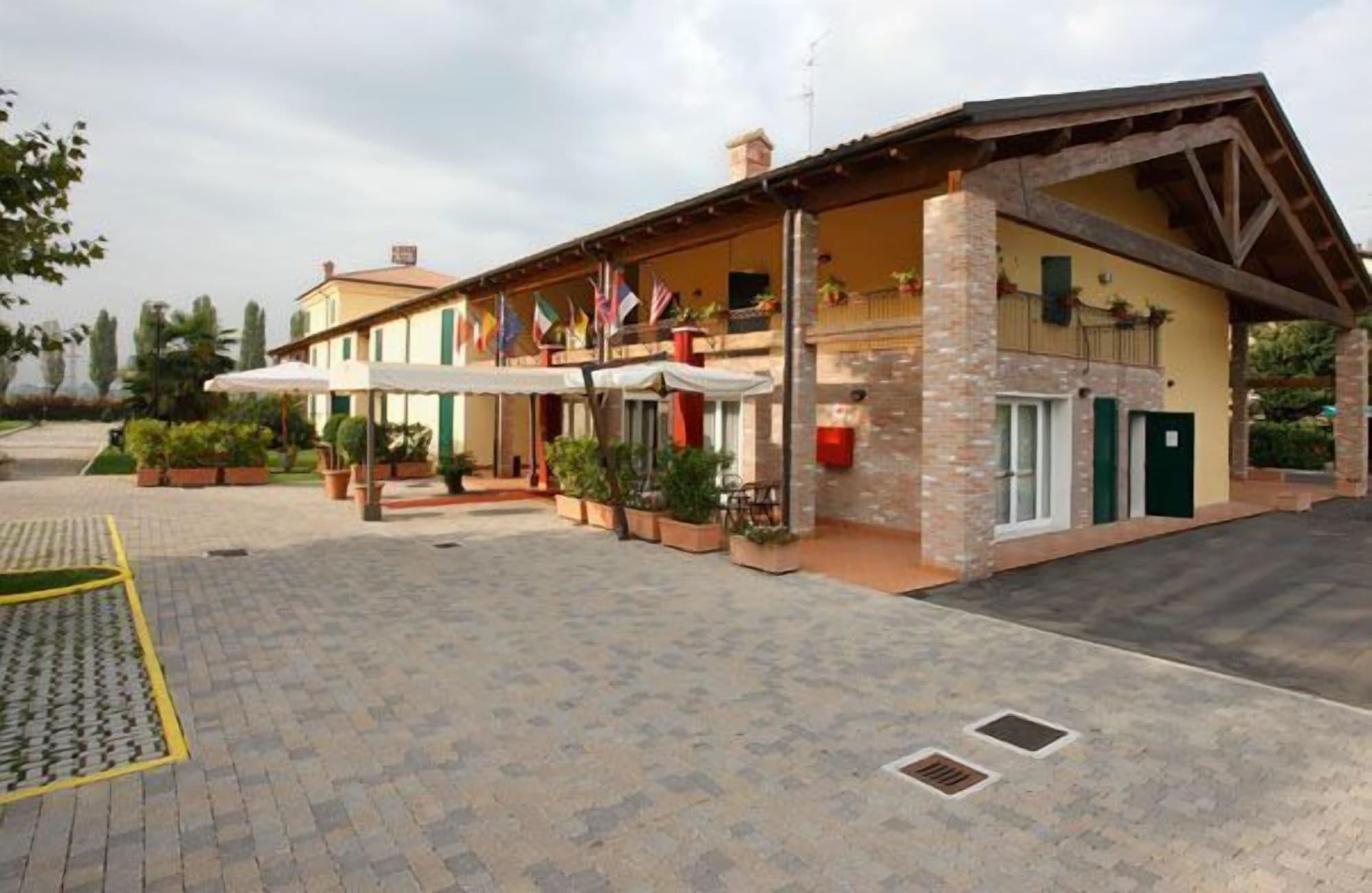 Vista Exterior Hotel Gabarda