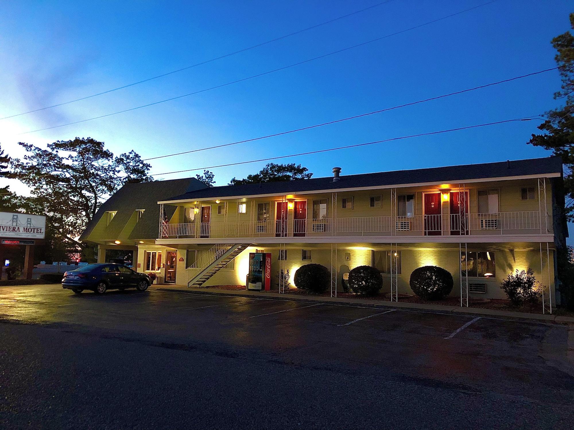 Varios Riviera Motel