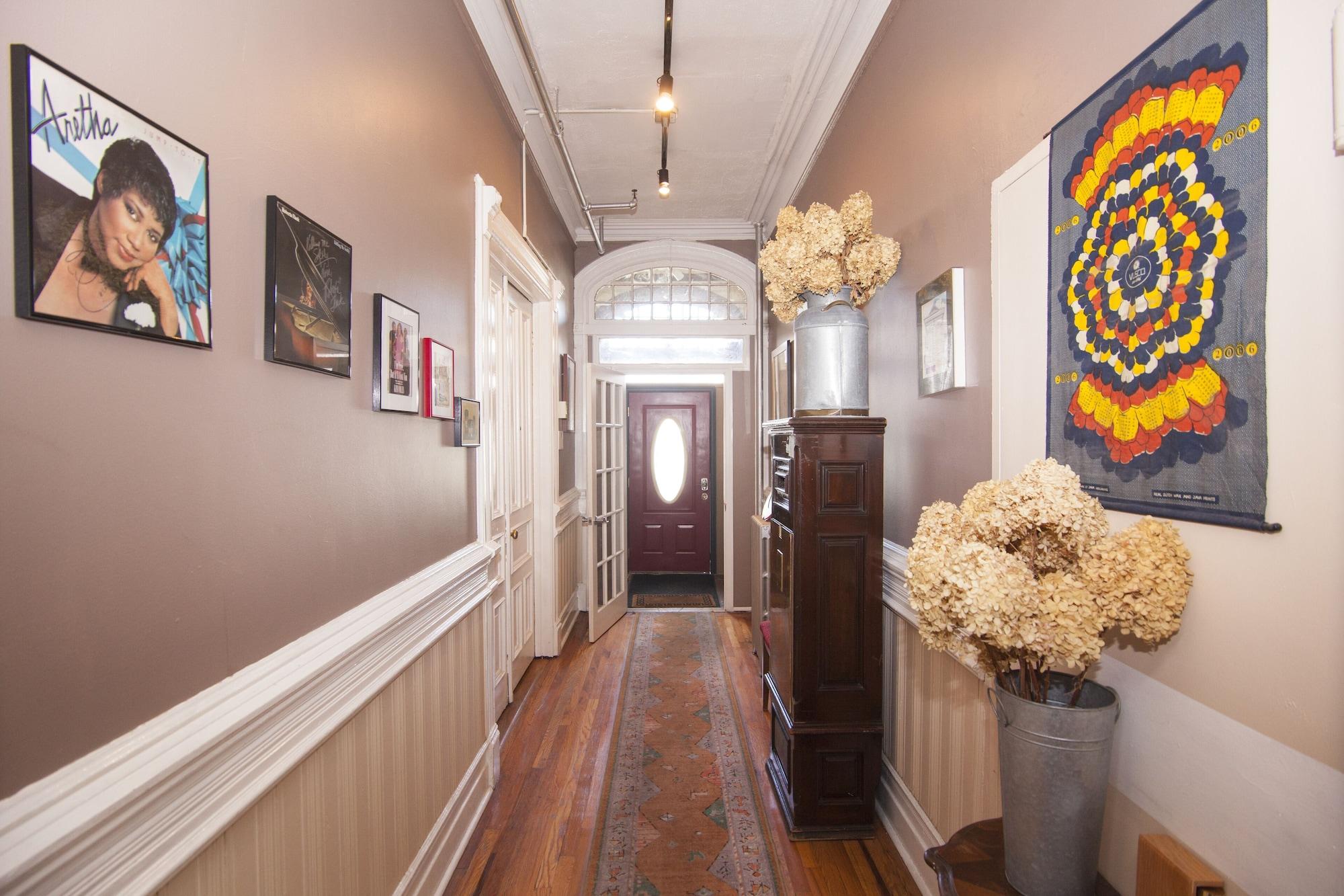 Vista Lobby Saint Nicholas Inn