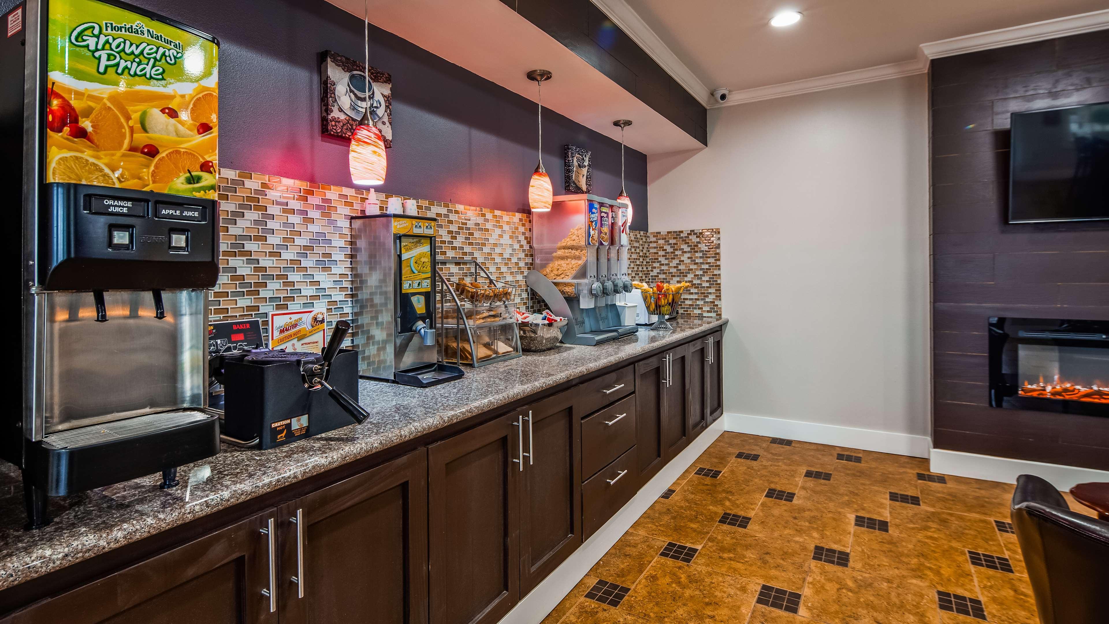 Restaurant SureStay Hotel by Best Western Terrell