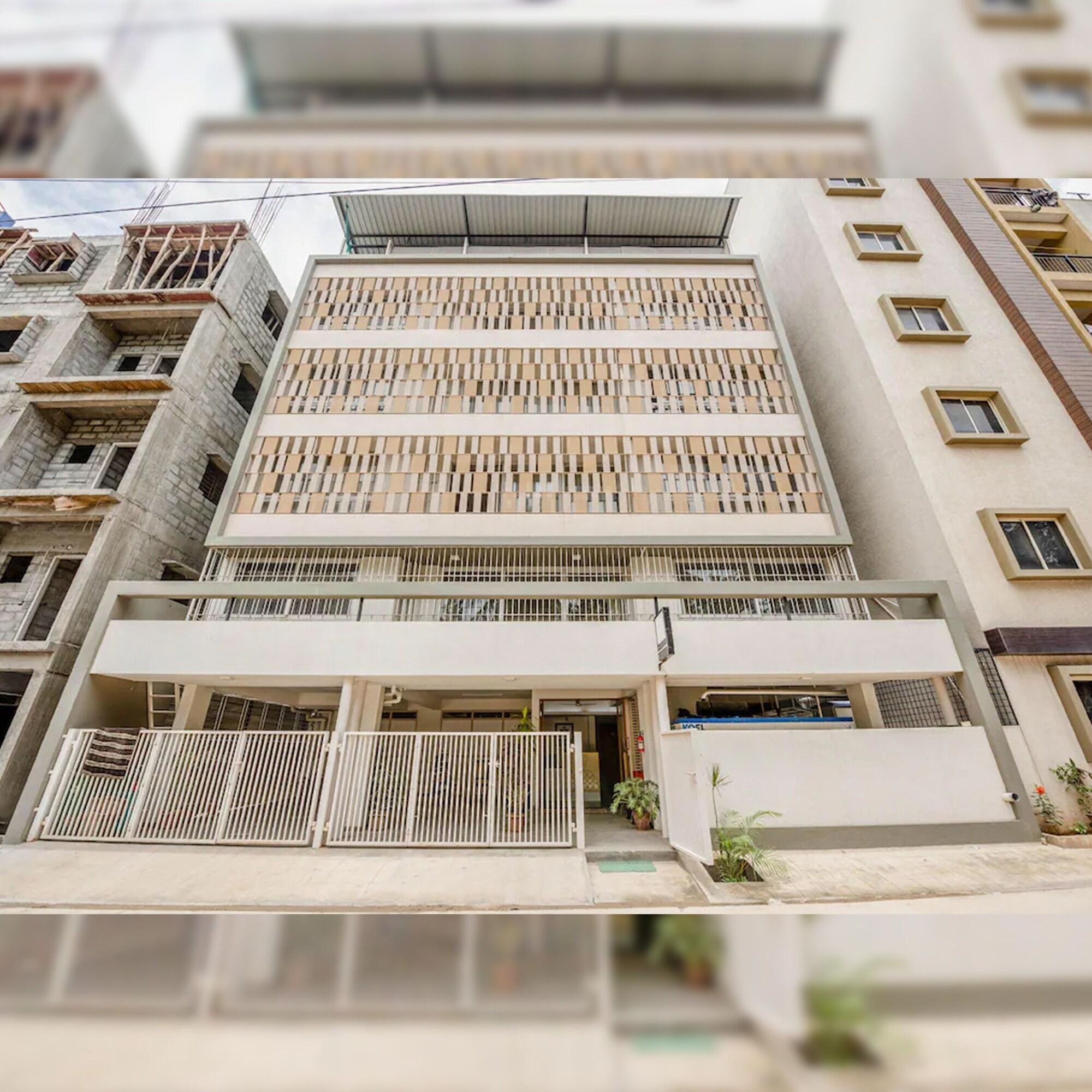 Vista Exterior The Altruist Business Stays (B -1)