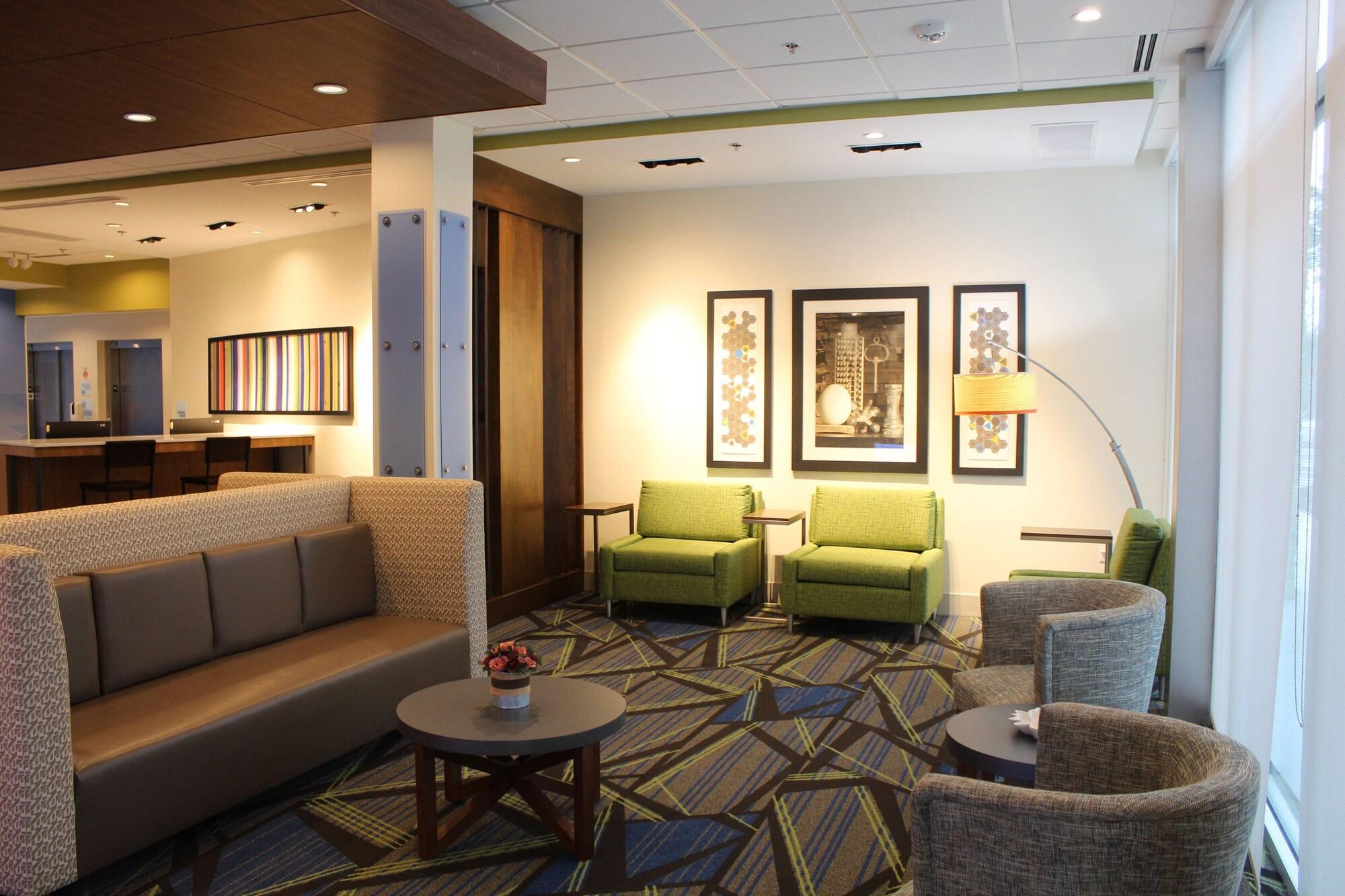 Vista do lobby Holiday Inn Express & Suites Latta, an IHG Hotel