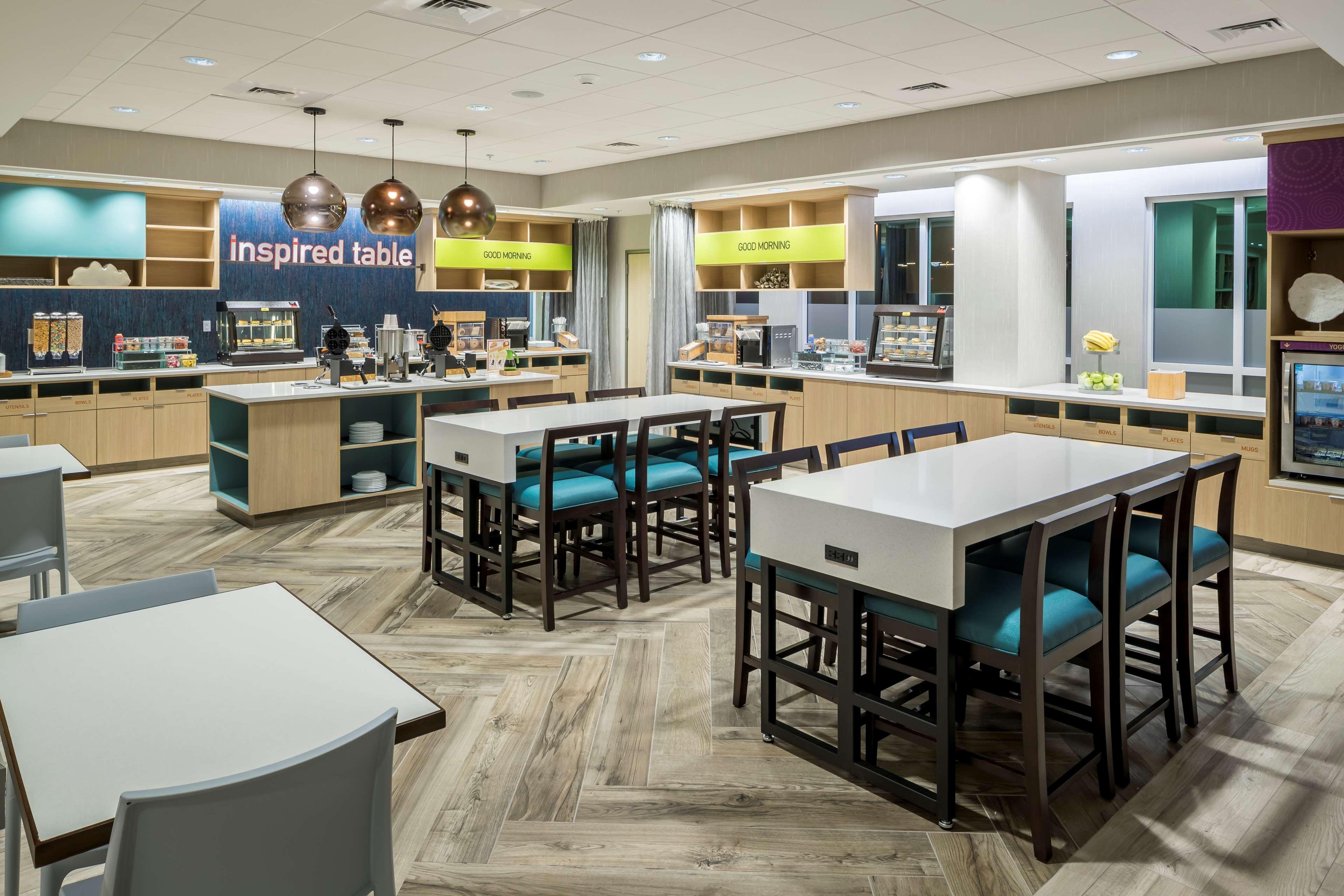Restaurante Home2 Suites by Hilton Cape Canaveral Cruise Port, FL