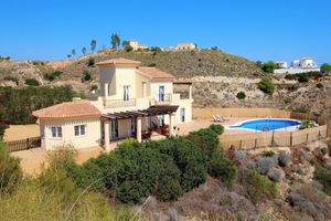 Alquiler Vacacional - Villa Pikorua is a luxurious private home set in the mountains near to Mojacar.