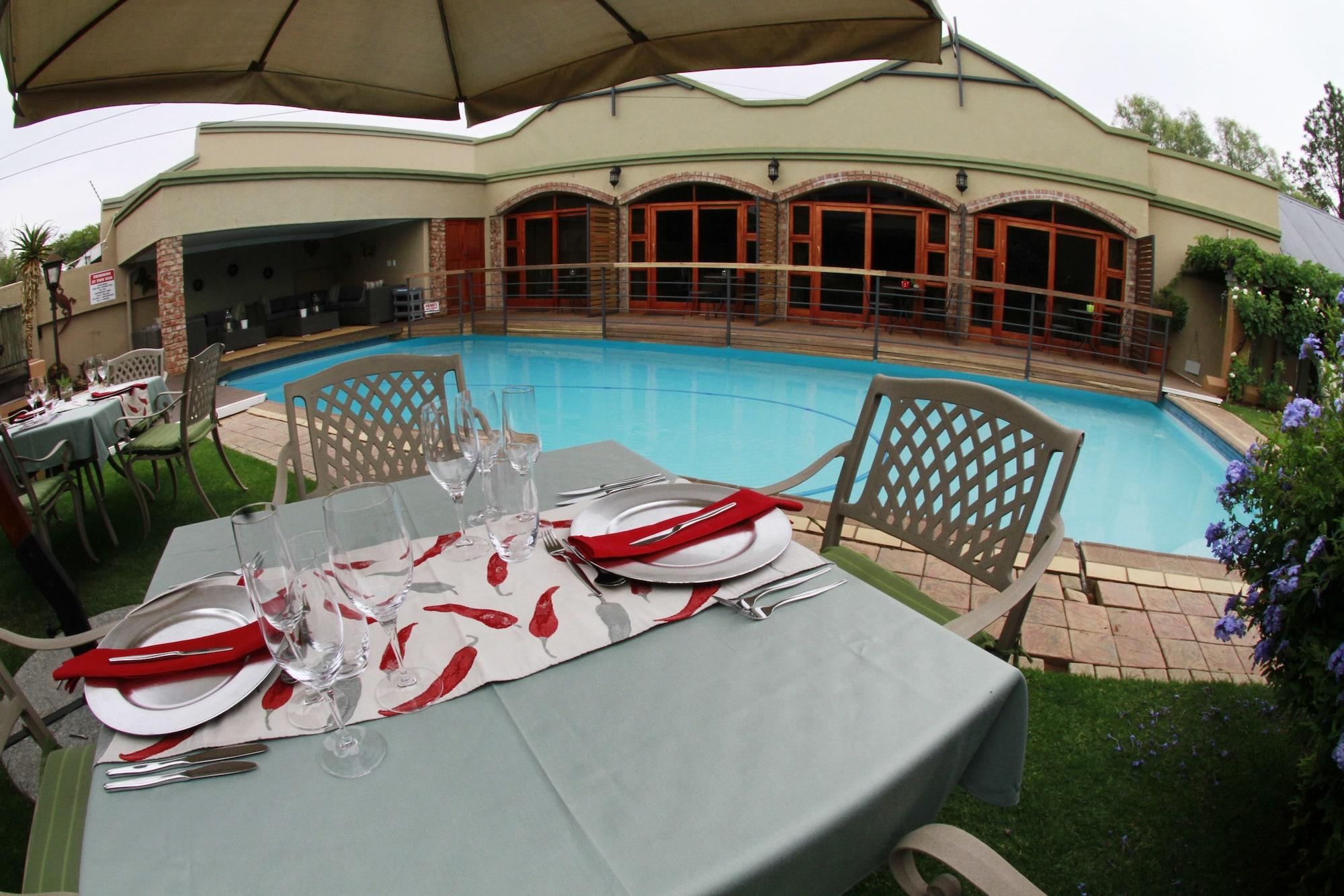 Vista Piscina Oleander Guest House