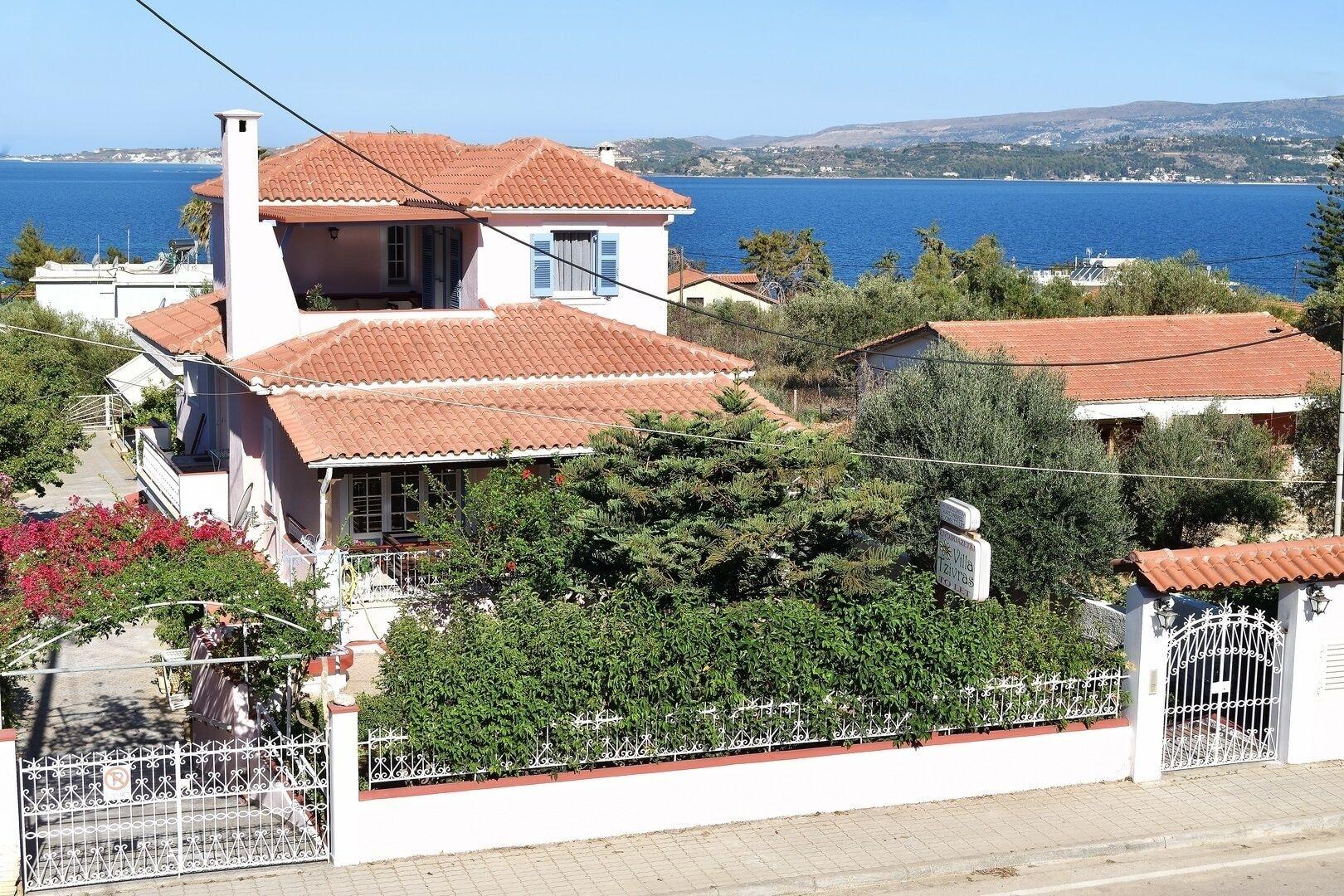 Varios Tzivras Villa & Apartments