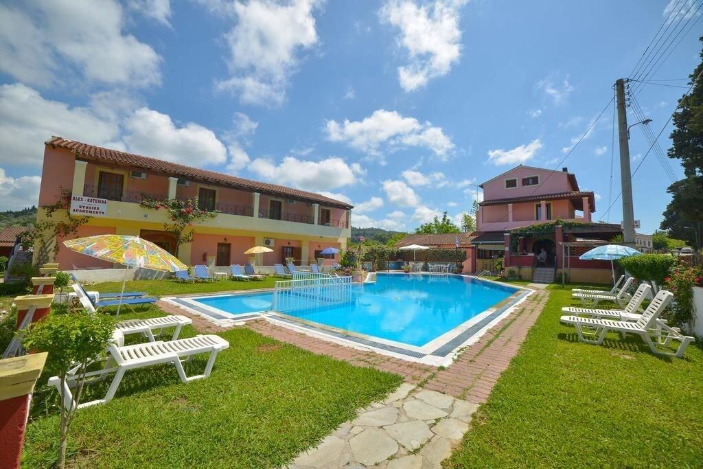 Varios Alex Katerina Apartments
