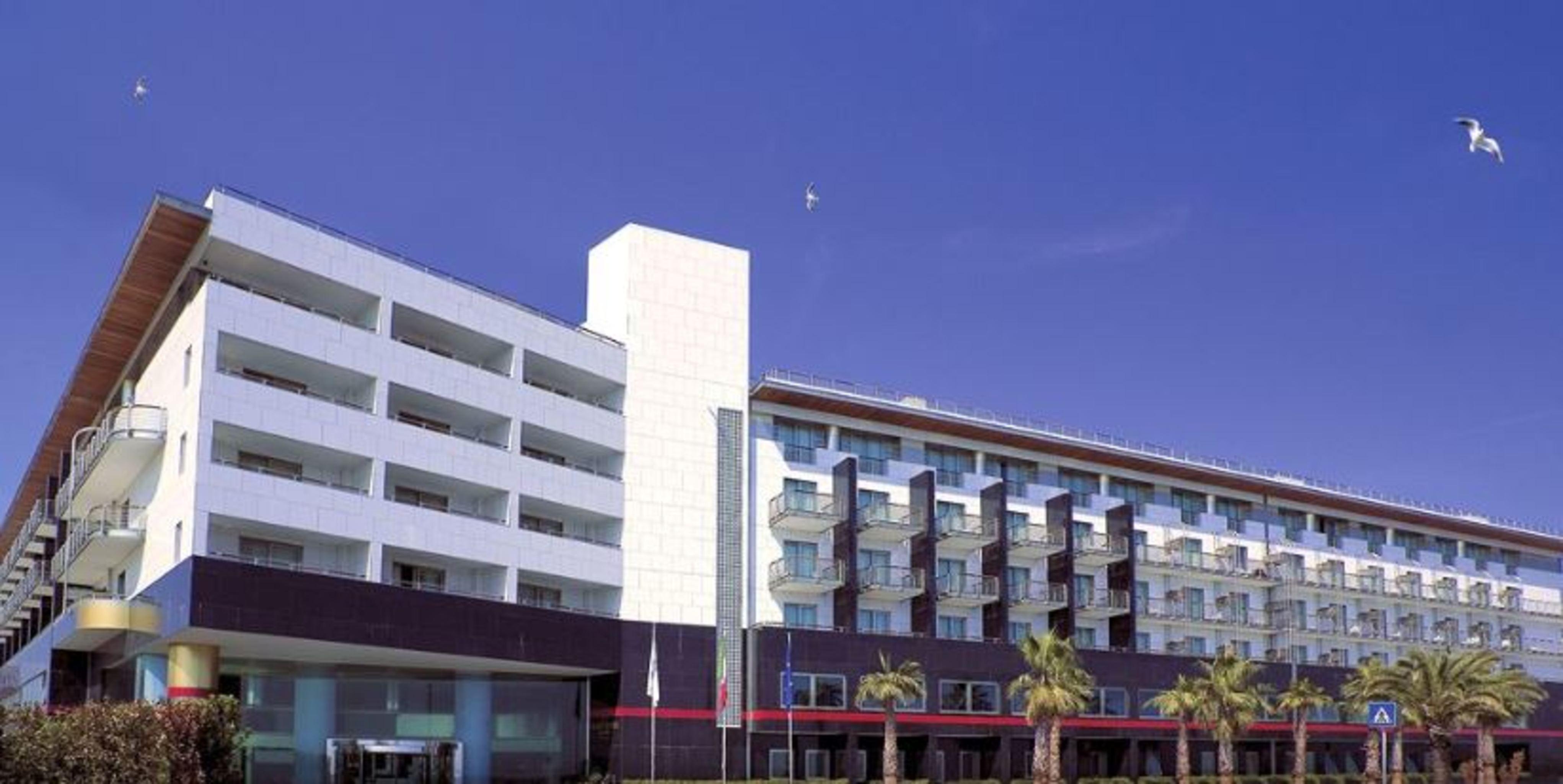 Vista Exterior Grand Hotel Salerno