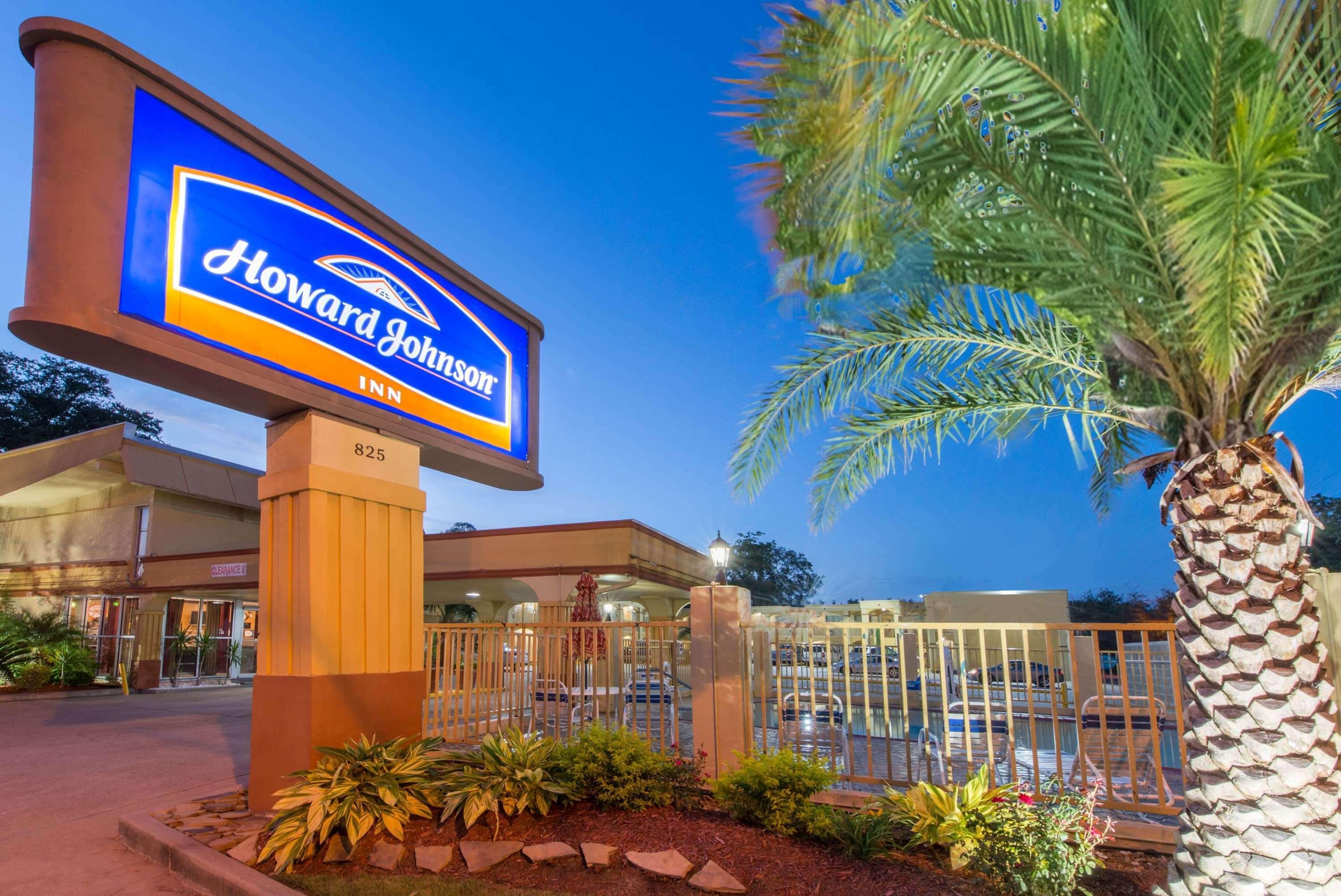 Vista Exterior Howard Johnson by Wyndham Historic Lake Charles