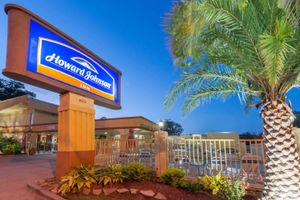 Alojamiento - Howard Johnson by Wyndham Historic Lake Charles