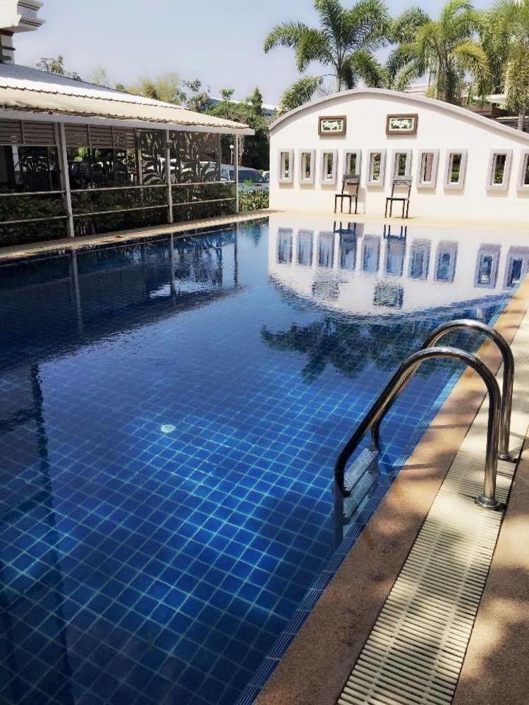 Vista Piscina Queen Palace Hotel