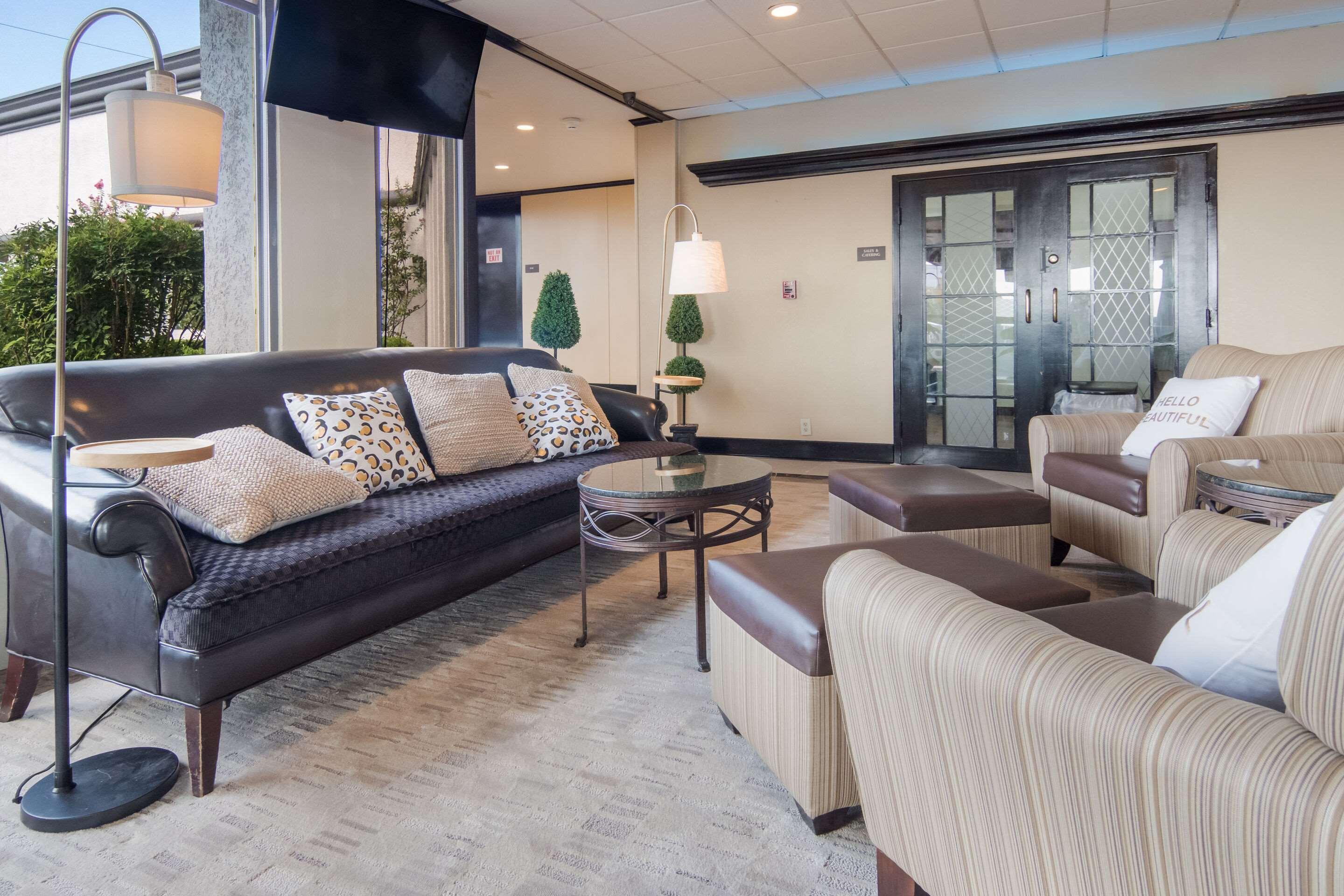 Vista Lobby Rodeway Inn Duncanville