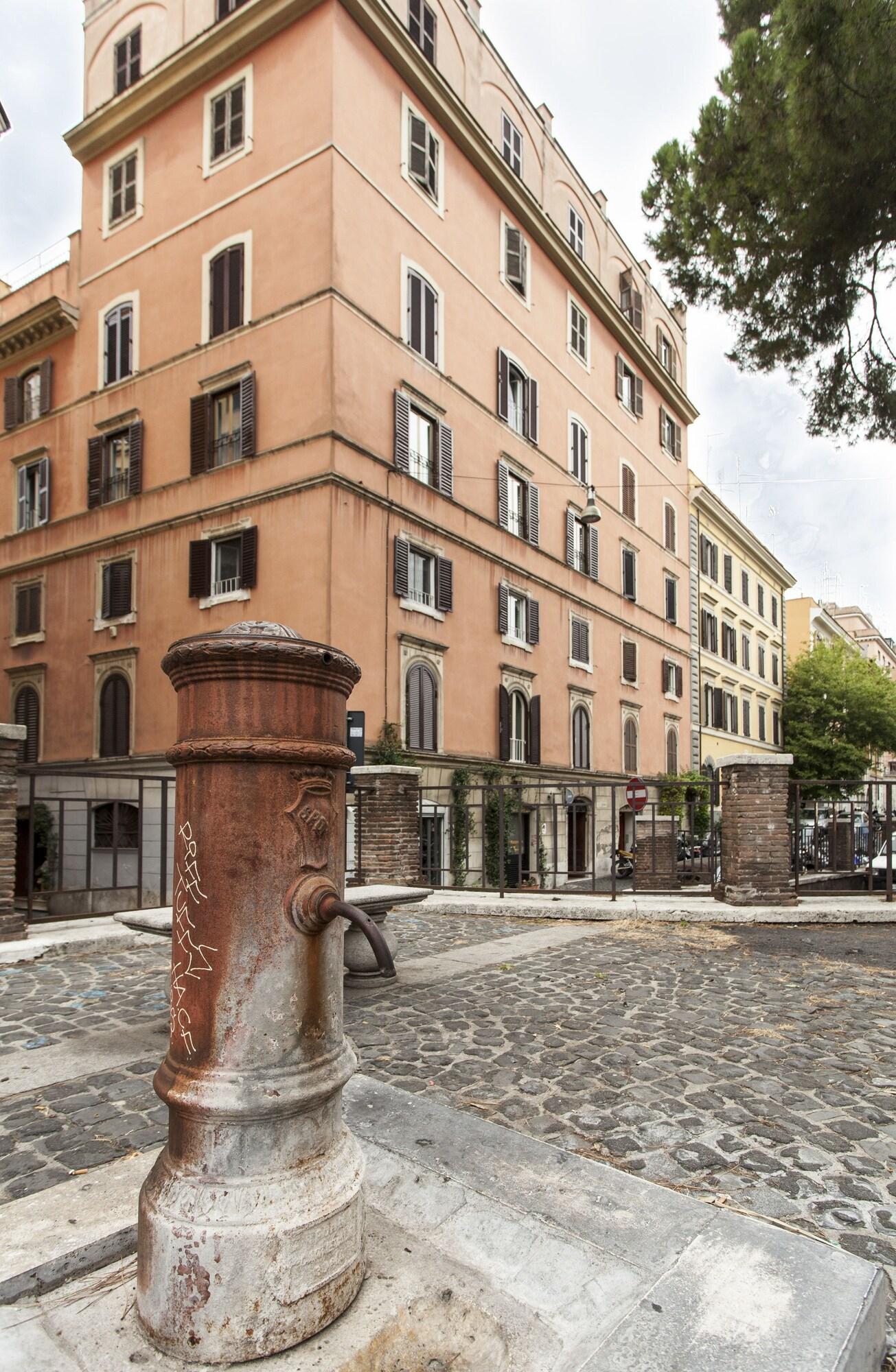 Vista Exterior Holiday Home 'suite Sarandrea' in Rome Vatican Saint Peter Area