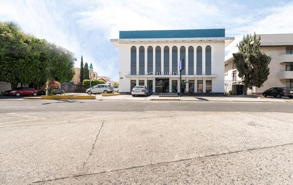 Suites Internacional - Hoteles cerca de Andares en Guadalajara