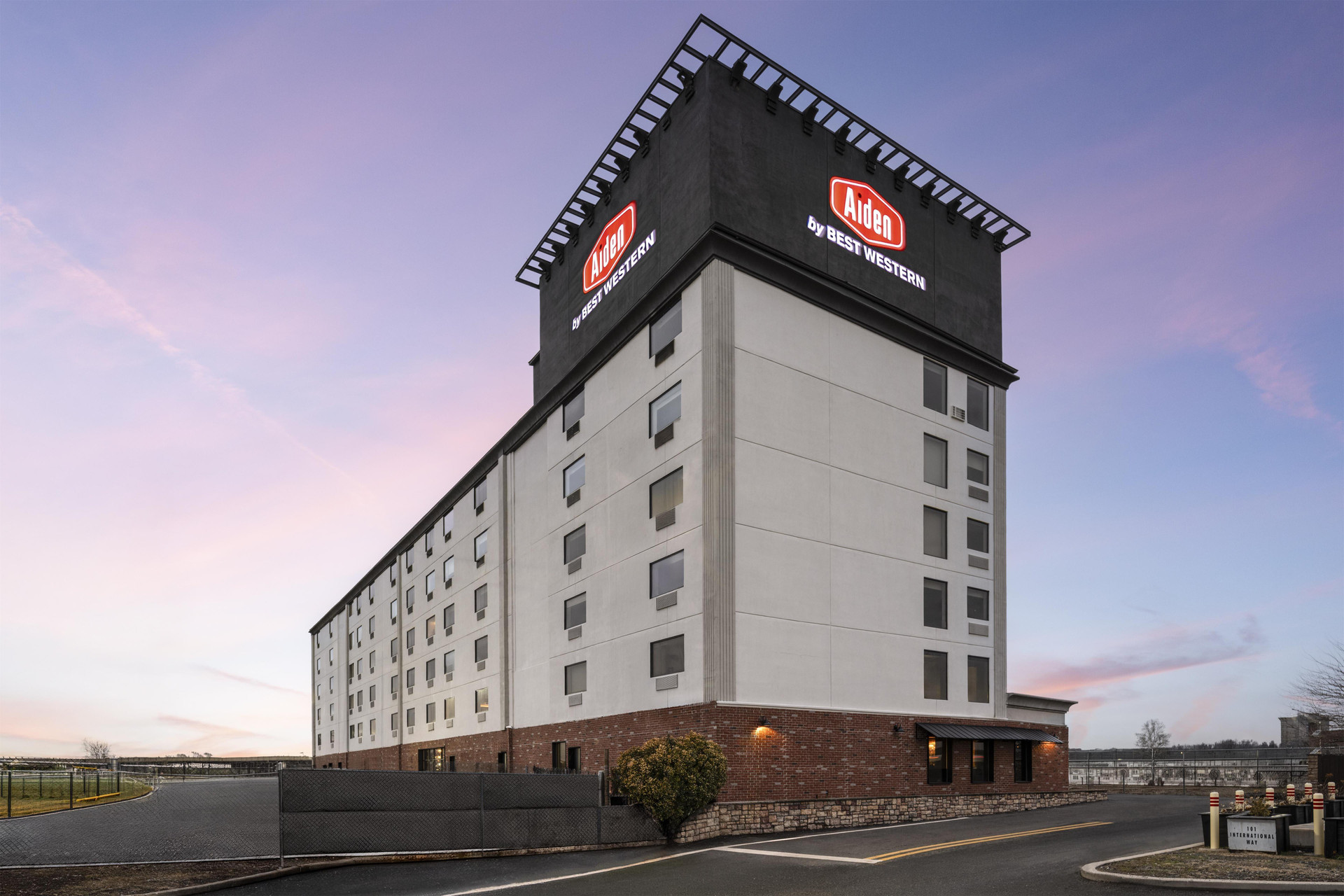 Vista Exterior Aiden by Best Western Newark Airport