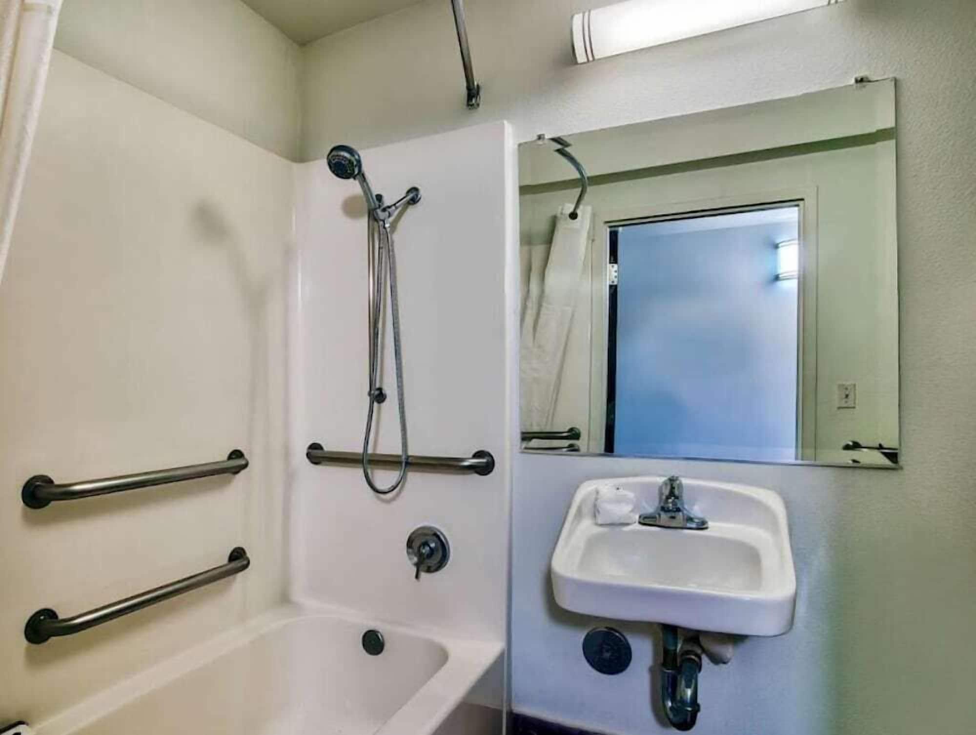 Equipamiento de Habitación Studio 6 Suites Hesperia, CA – West Main Street – I-15