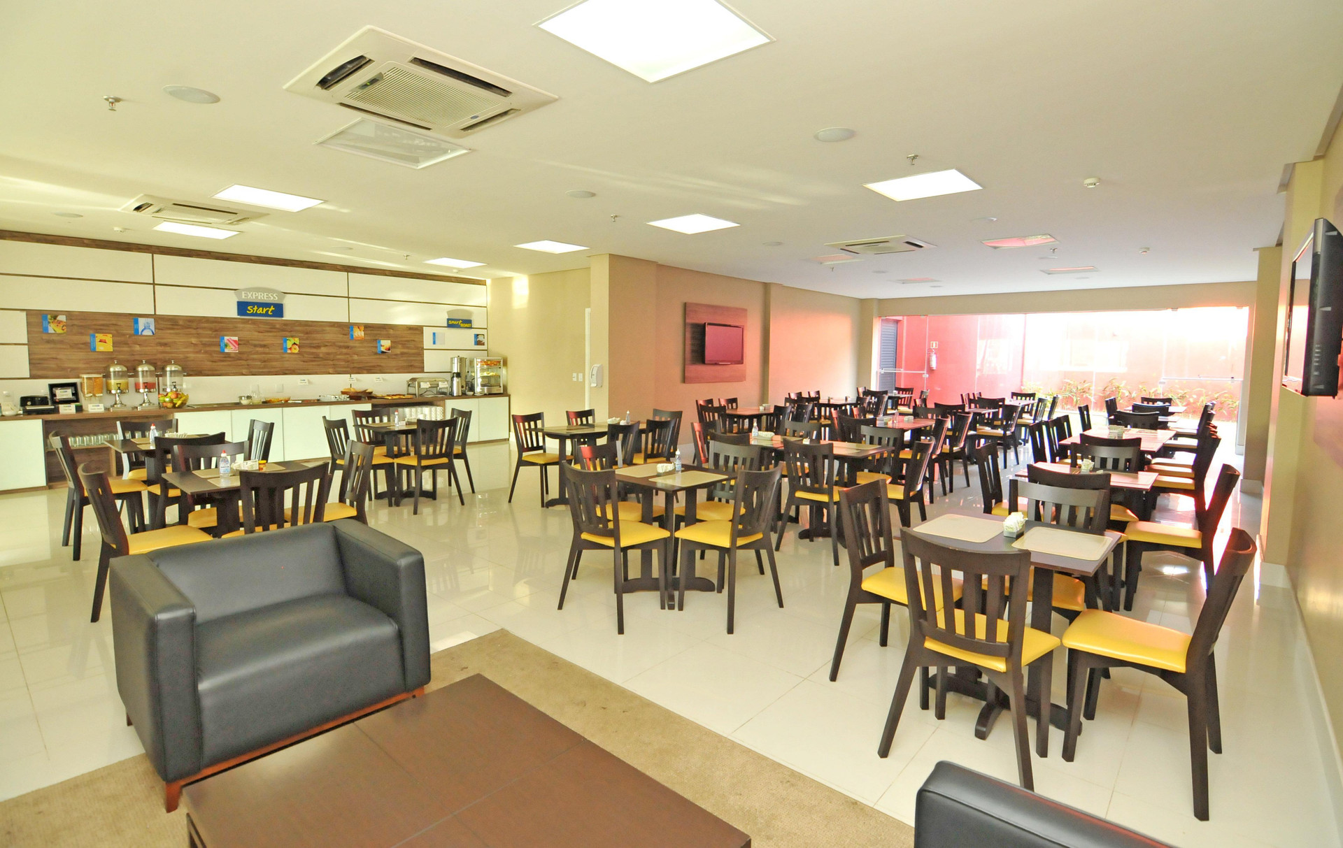 Restaurant Holiday Inn Express Belém Ananindeua by IHG