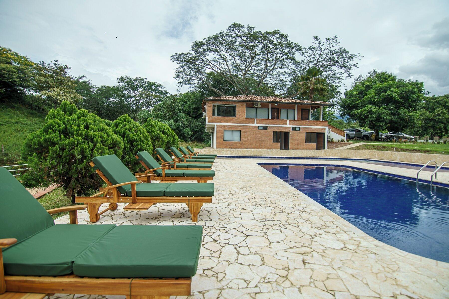 Vista Piscina Tres Lagos Finca Hotel