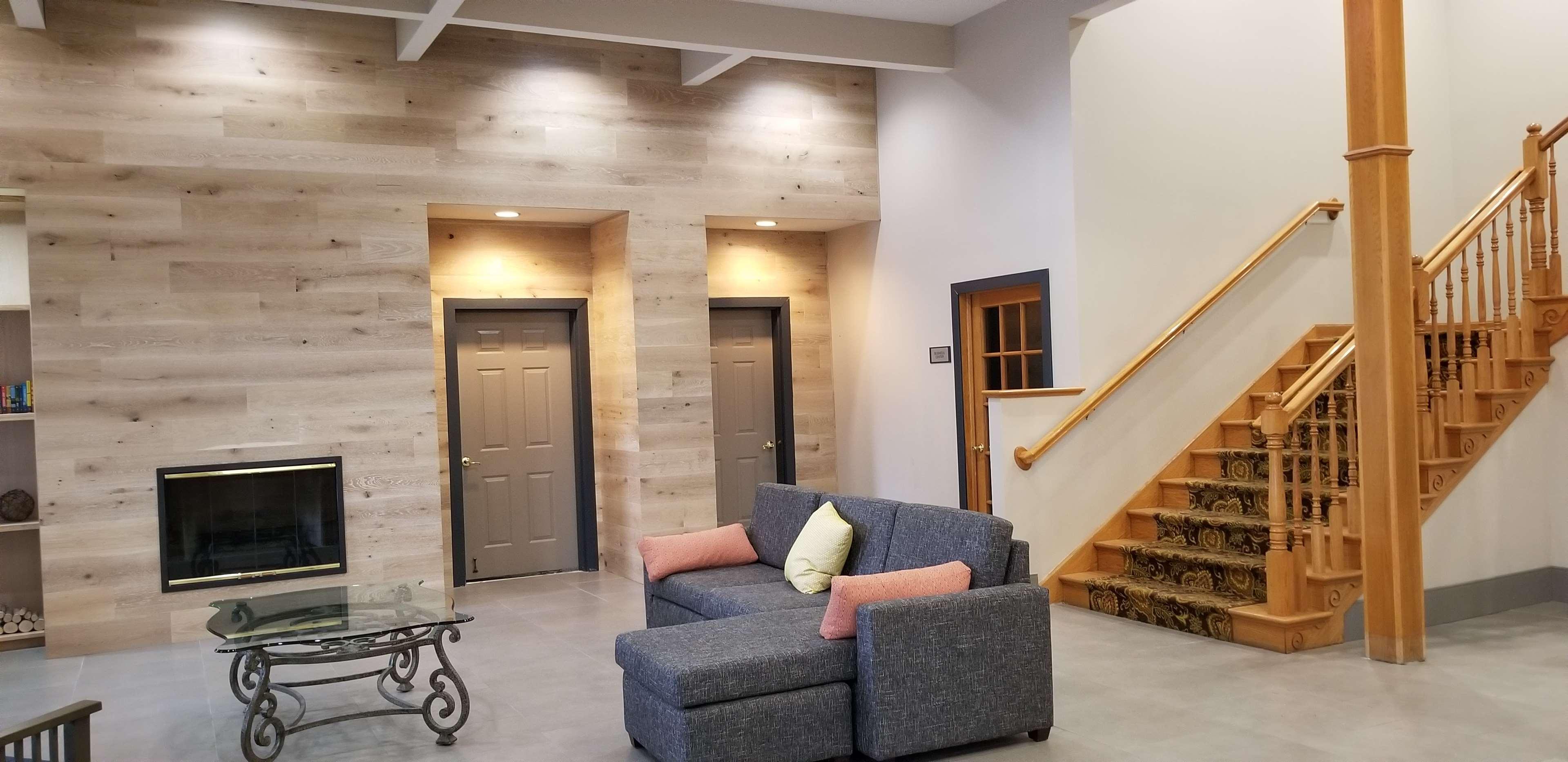 Vista Lobby Portage Inn & Suites