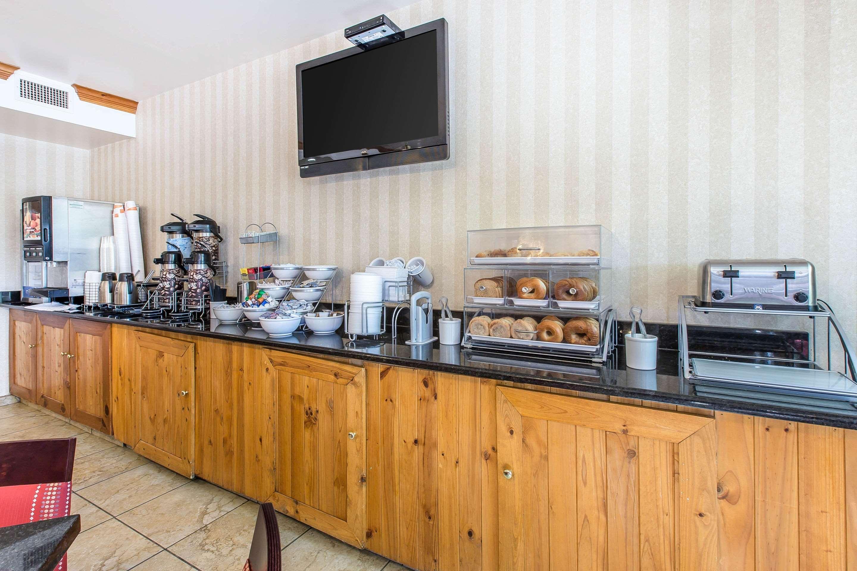 Restaurant Comfort Suites Summit County