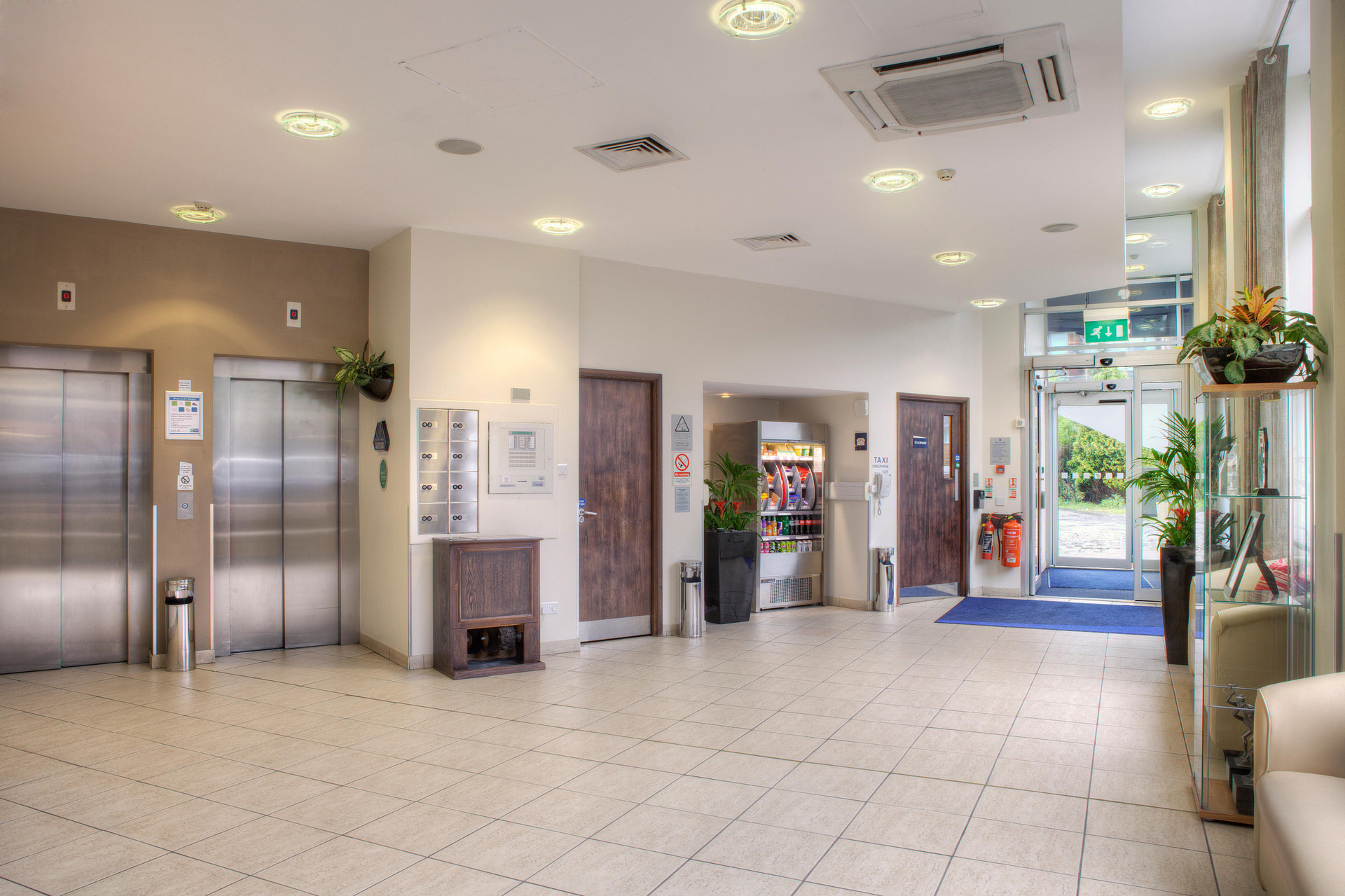 Vista Lobby Holiday Inn Express Glasgow - City Ctr Theatreland by IHG