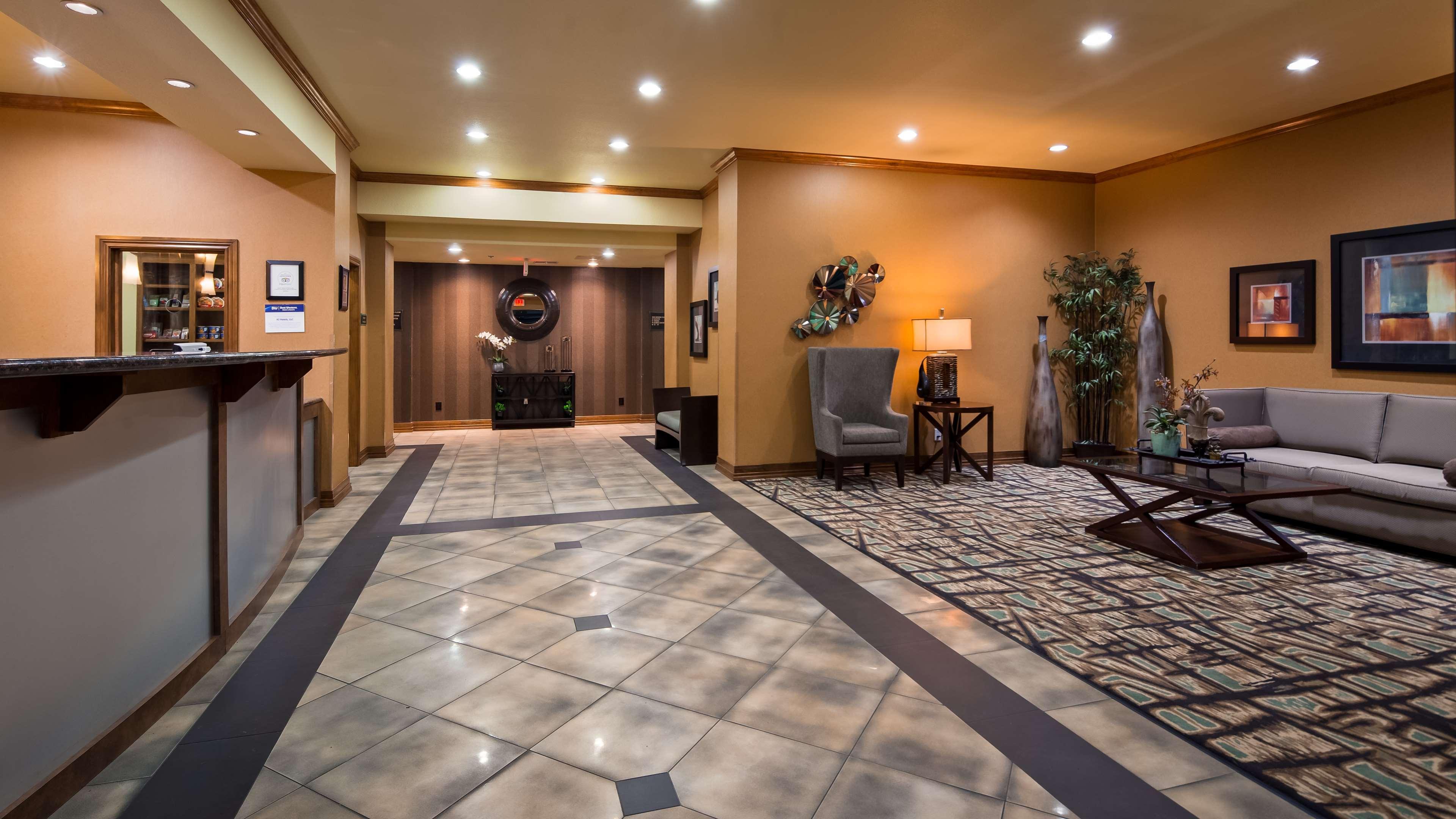 Vista Lobby Best Western Plus Christopher Inn & Suites