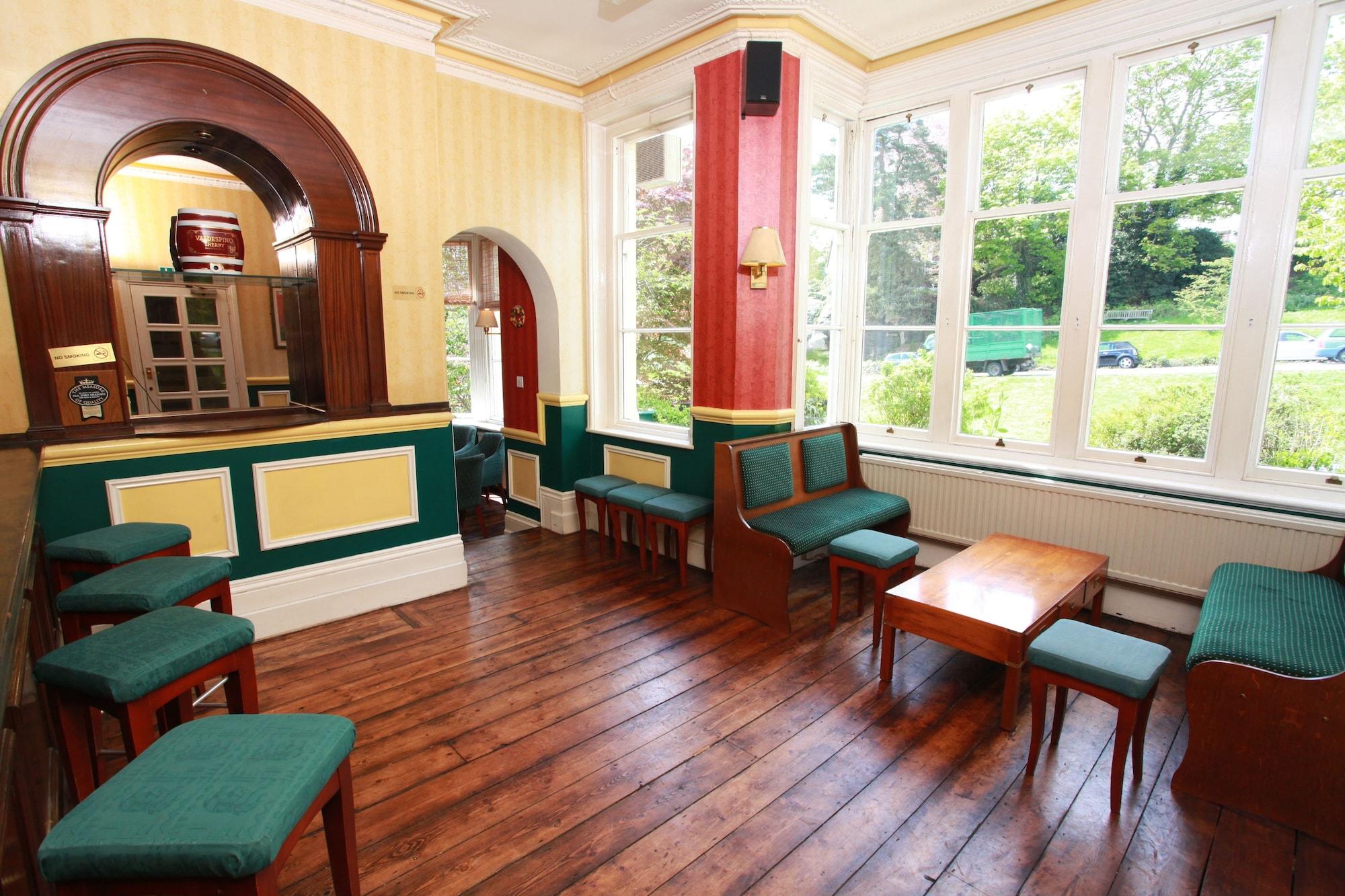 Bar/Salón Russell Hotel