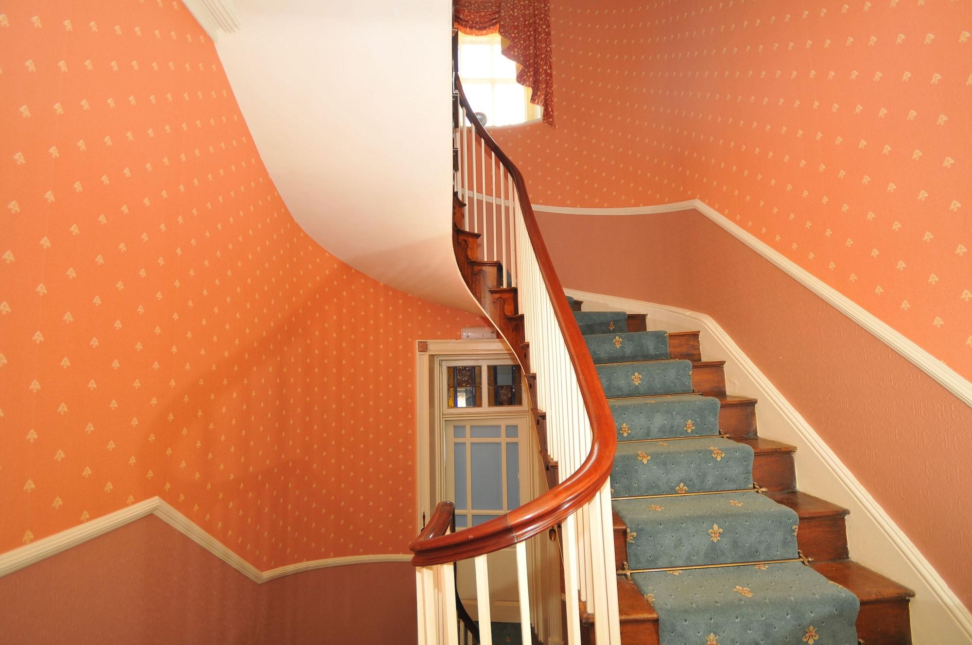 Varios Edderton Hall Country House