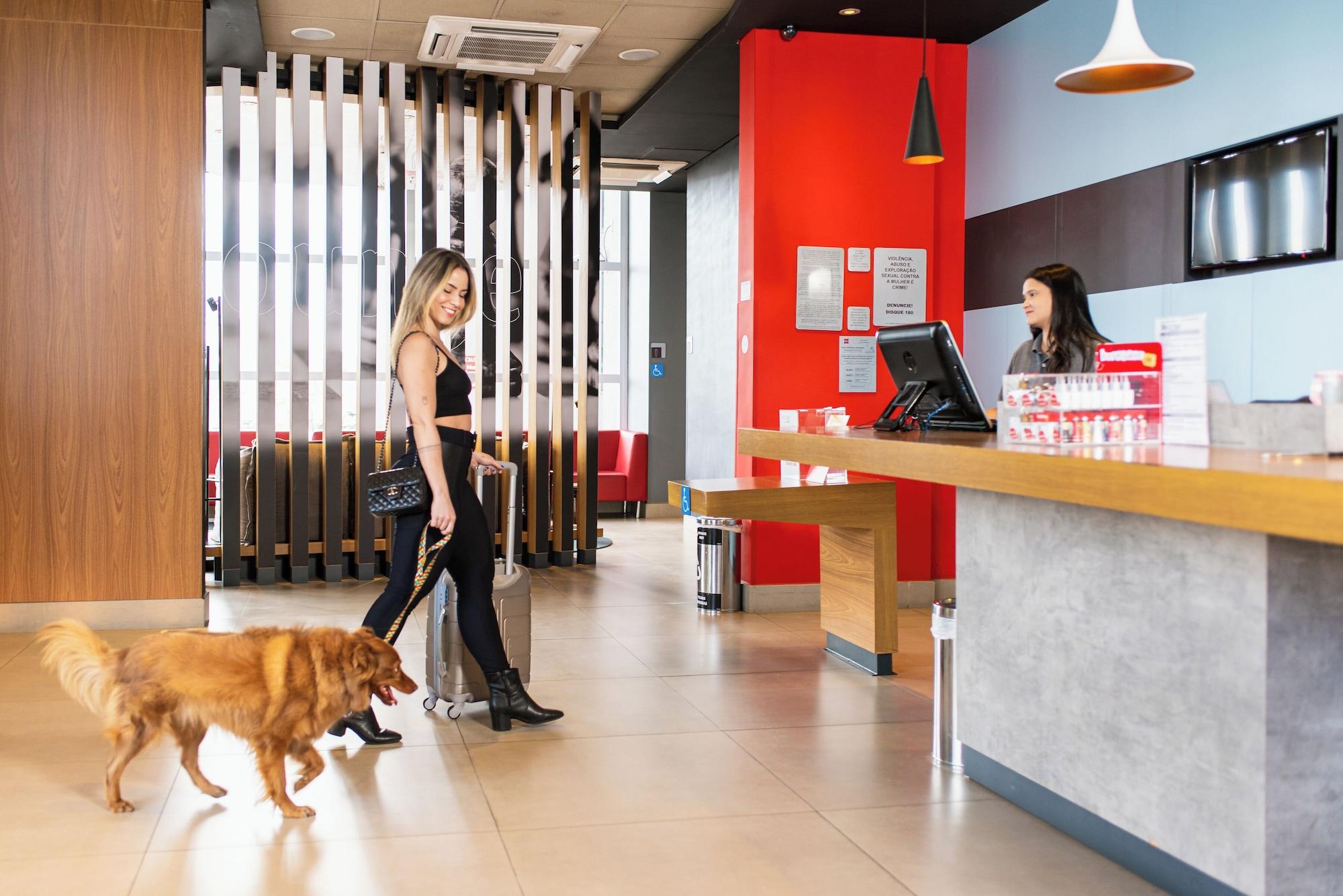 Vista Lobby Ibis Guaratinguetá Aparecida