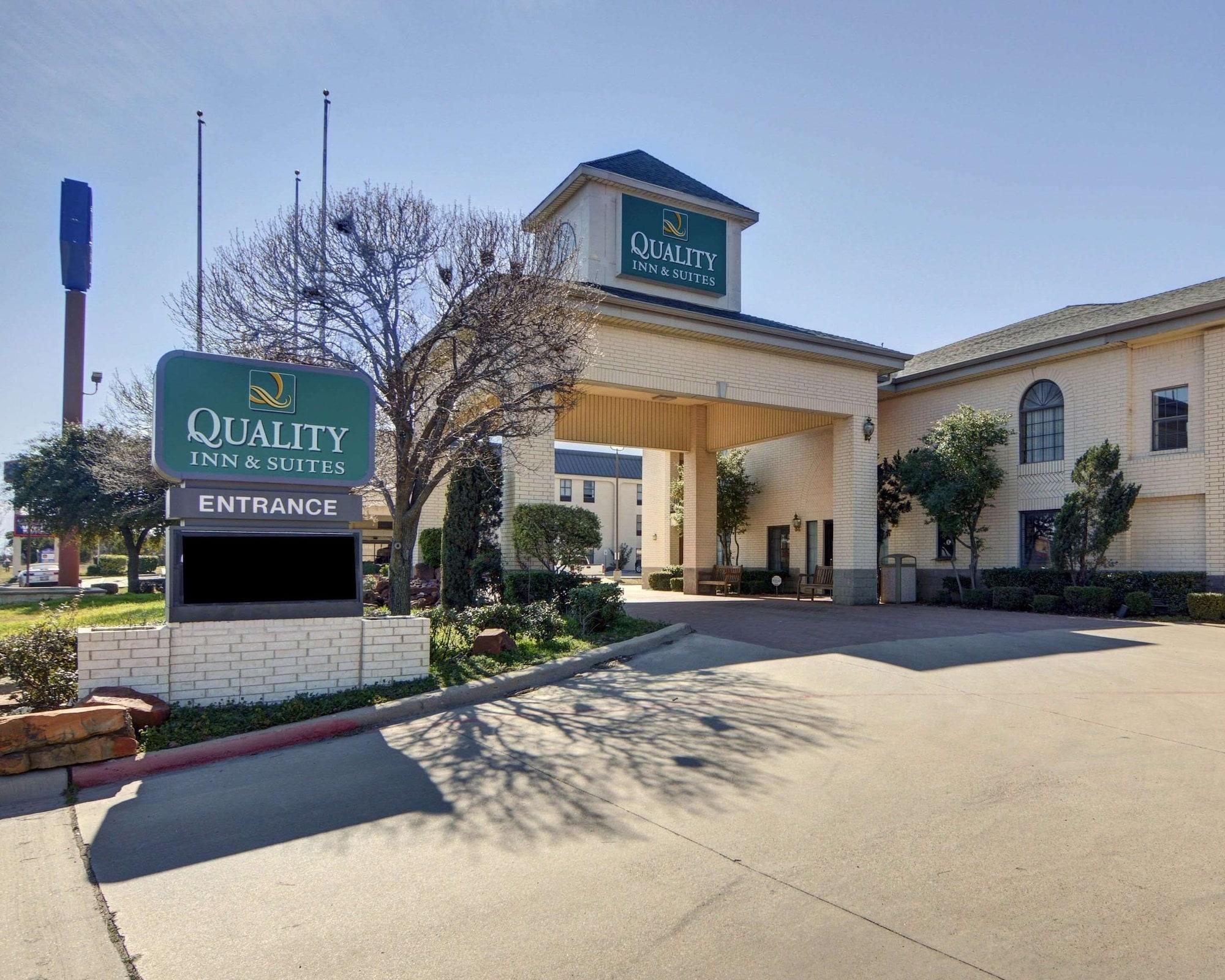 Varios Quality Inn & Suites
