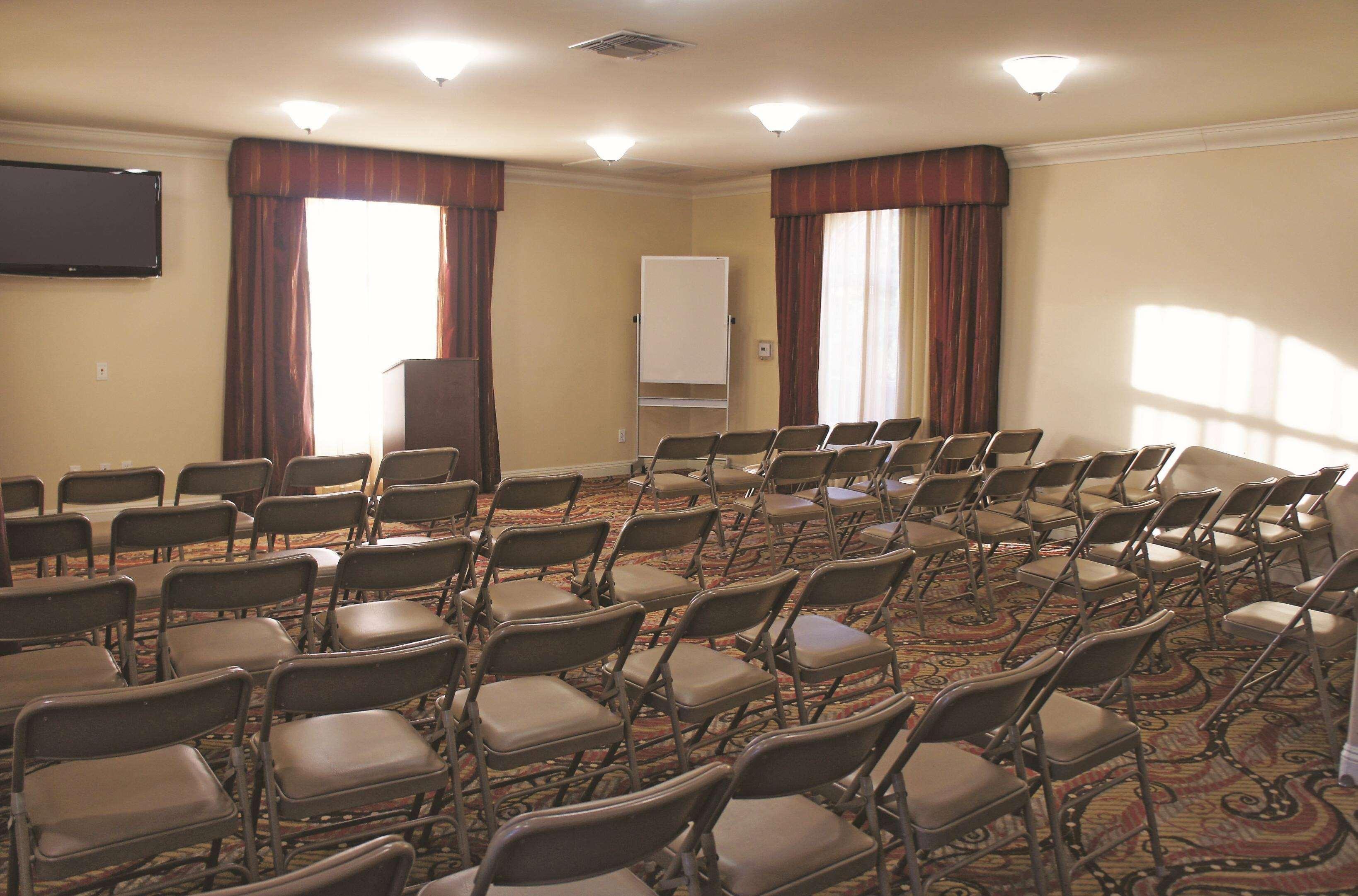 Centro de Negocios La Quinta Inn & Suites Moreno Valley