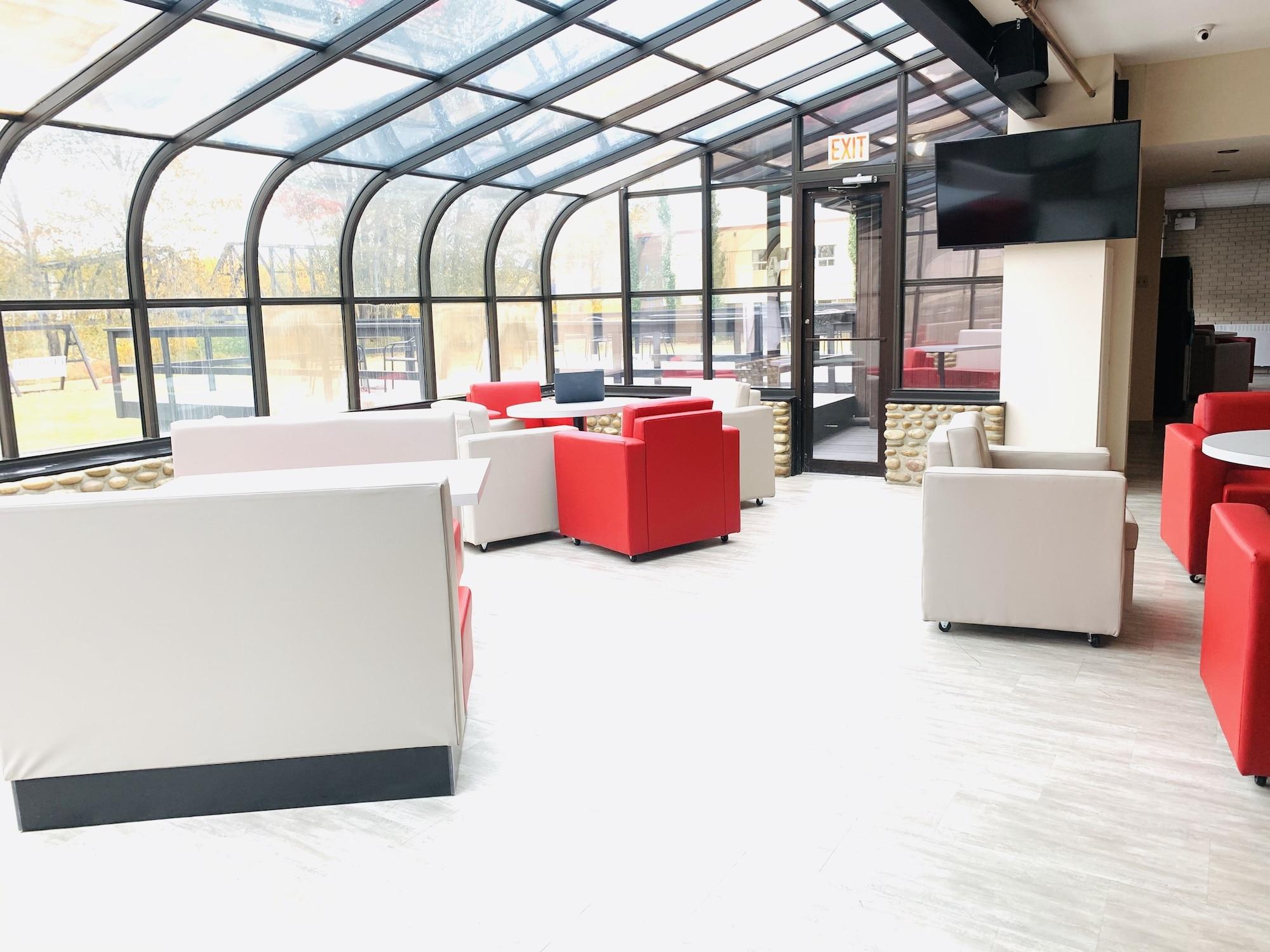 Restaurant Ramada by Wyndham Whitecourt