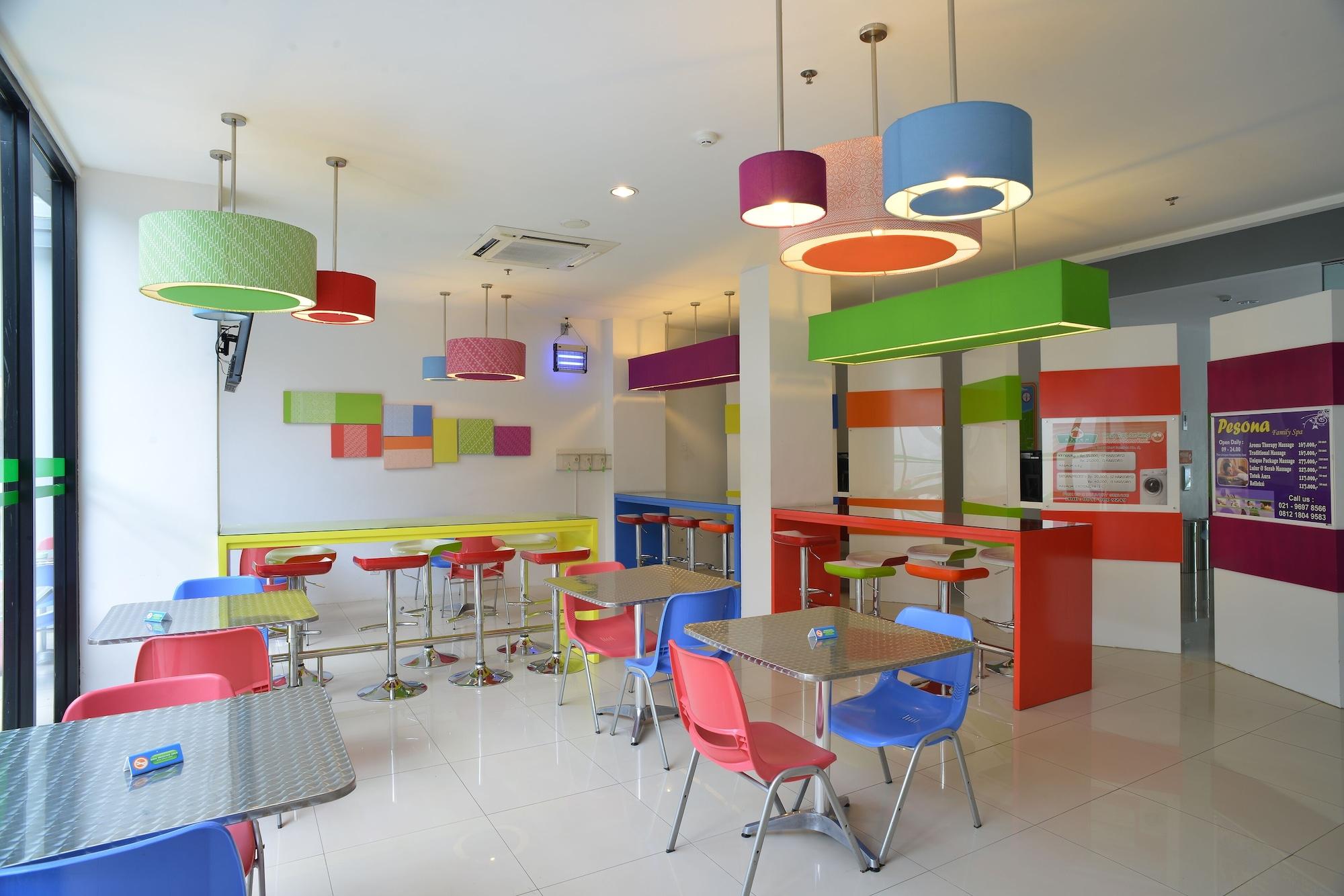 Restaurant POP! Hotel Tebet Jakarta