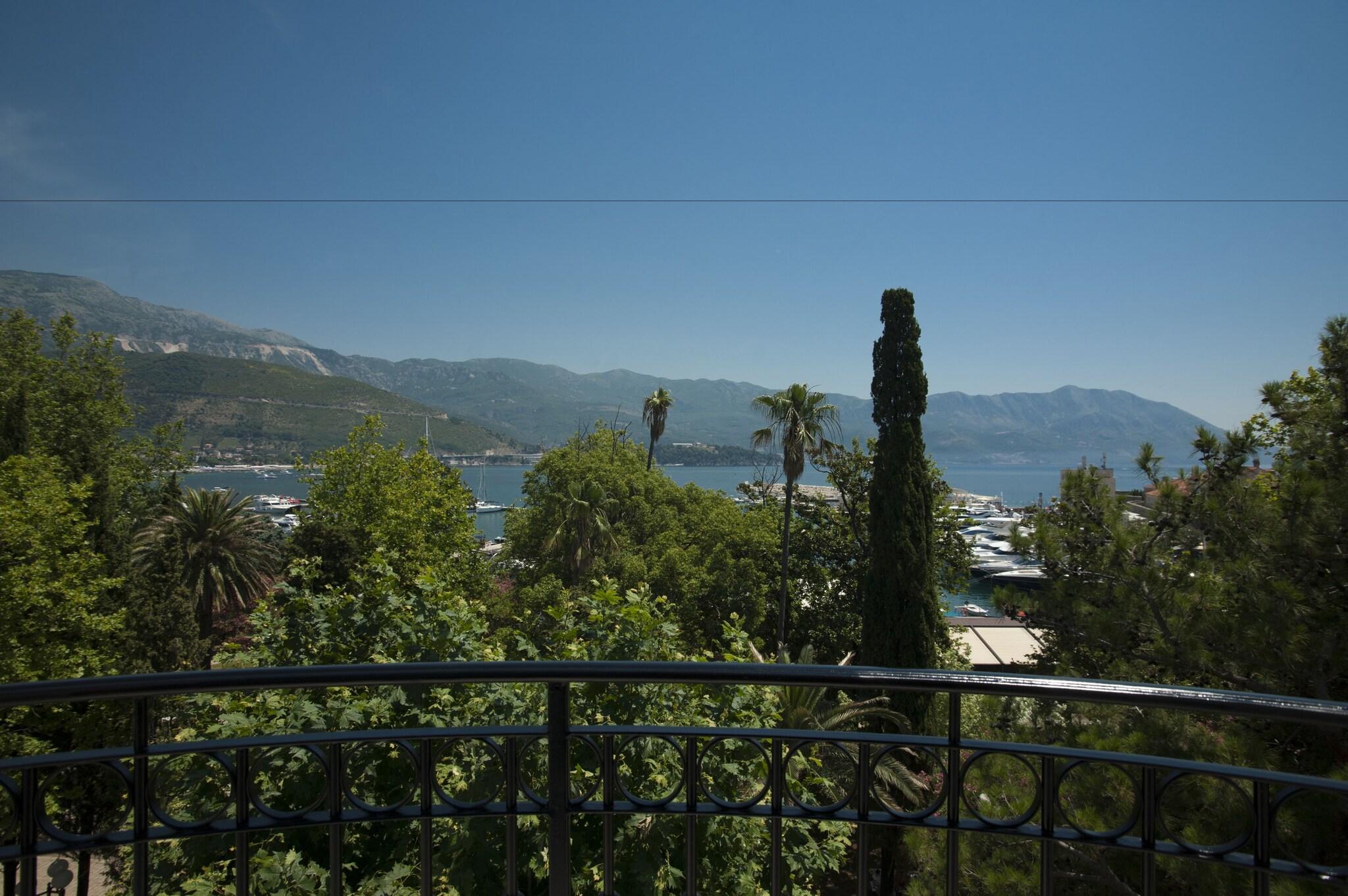 Varios Hotel Majestic