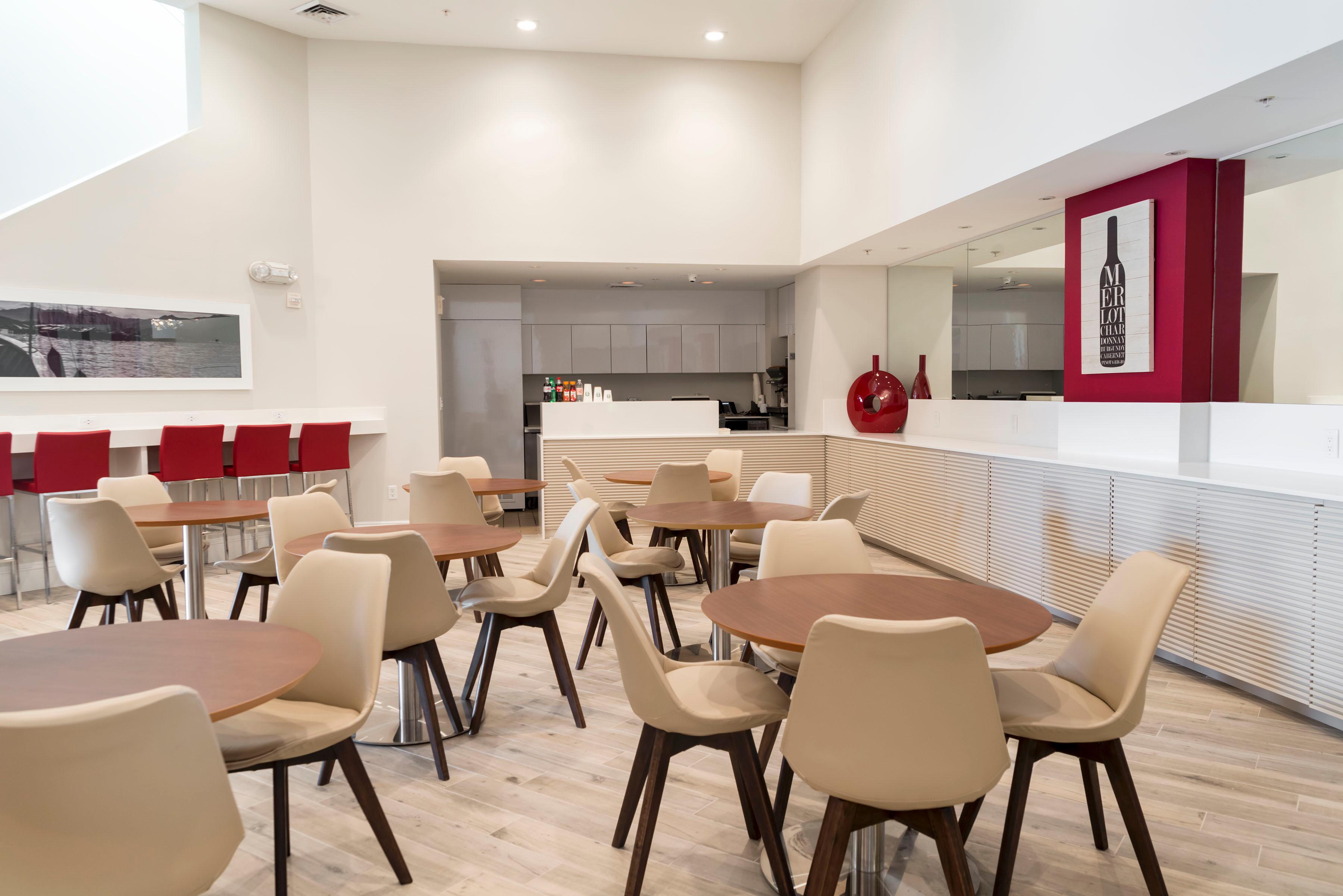 Restaurant The Point Hotel & Suites