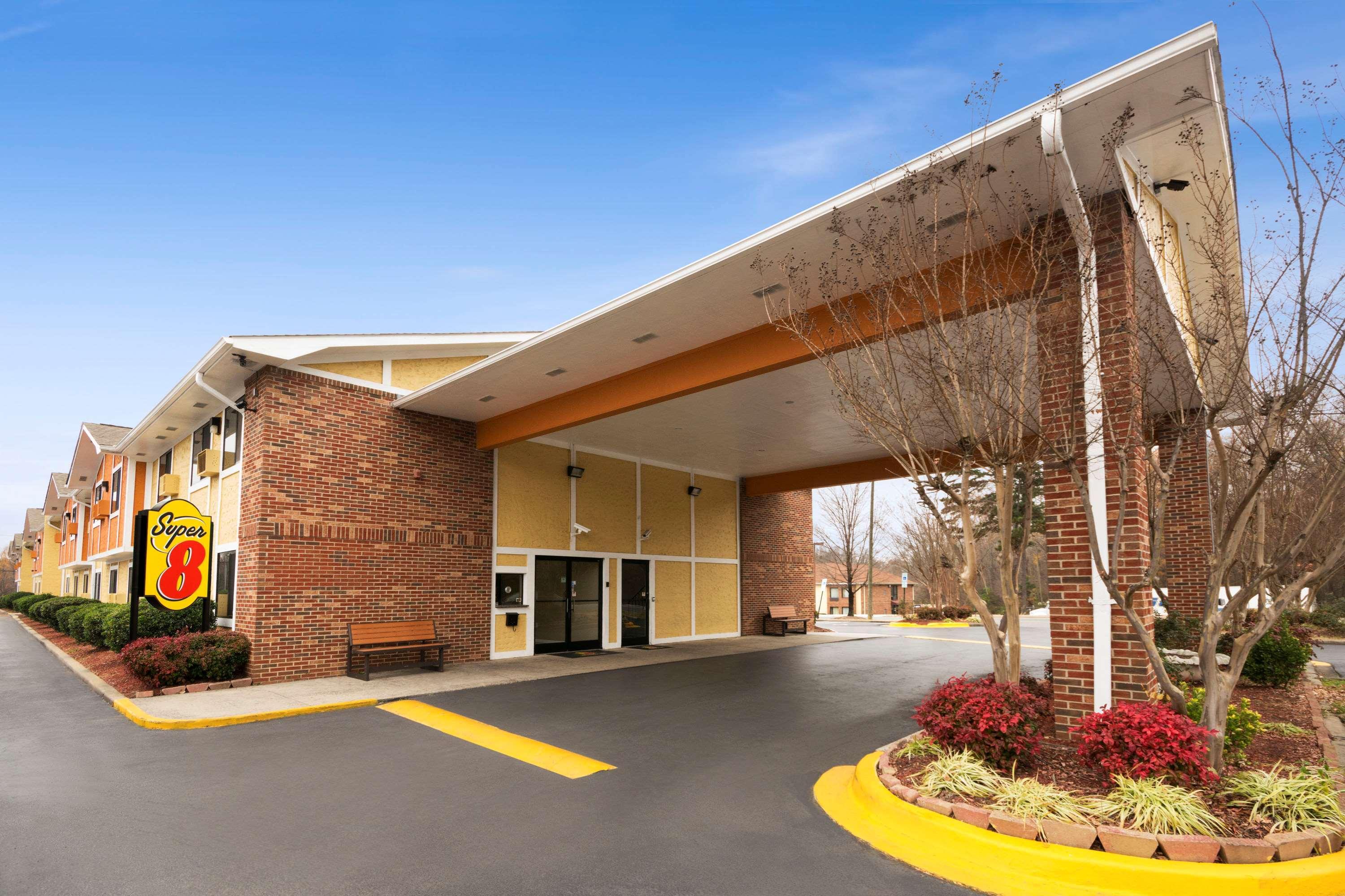 Vista Exterior Super 8 by Wyndham Charlotte University