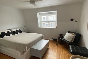 Alquiler Vacacional - House near Bloor UP Express! Clean, bright and in a fantastic location.