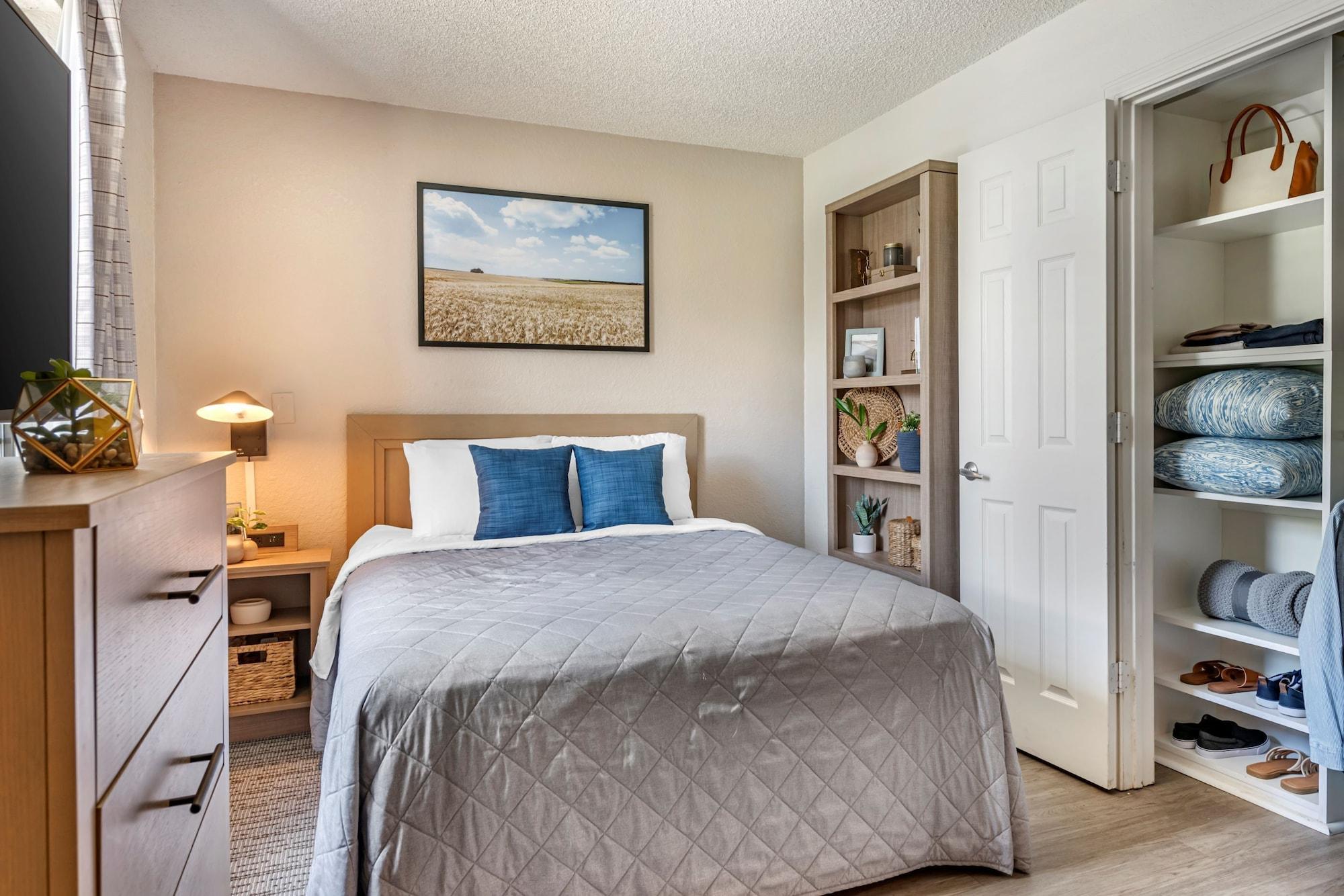 Varios InTown Suites Extended Stay Fort Myers