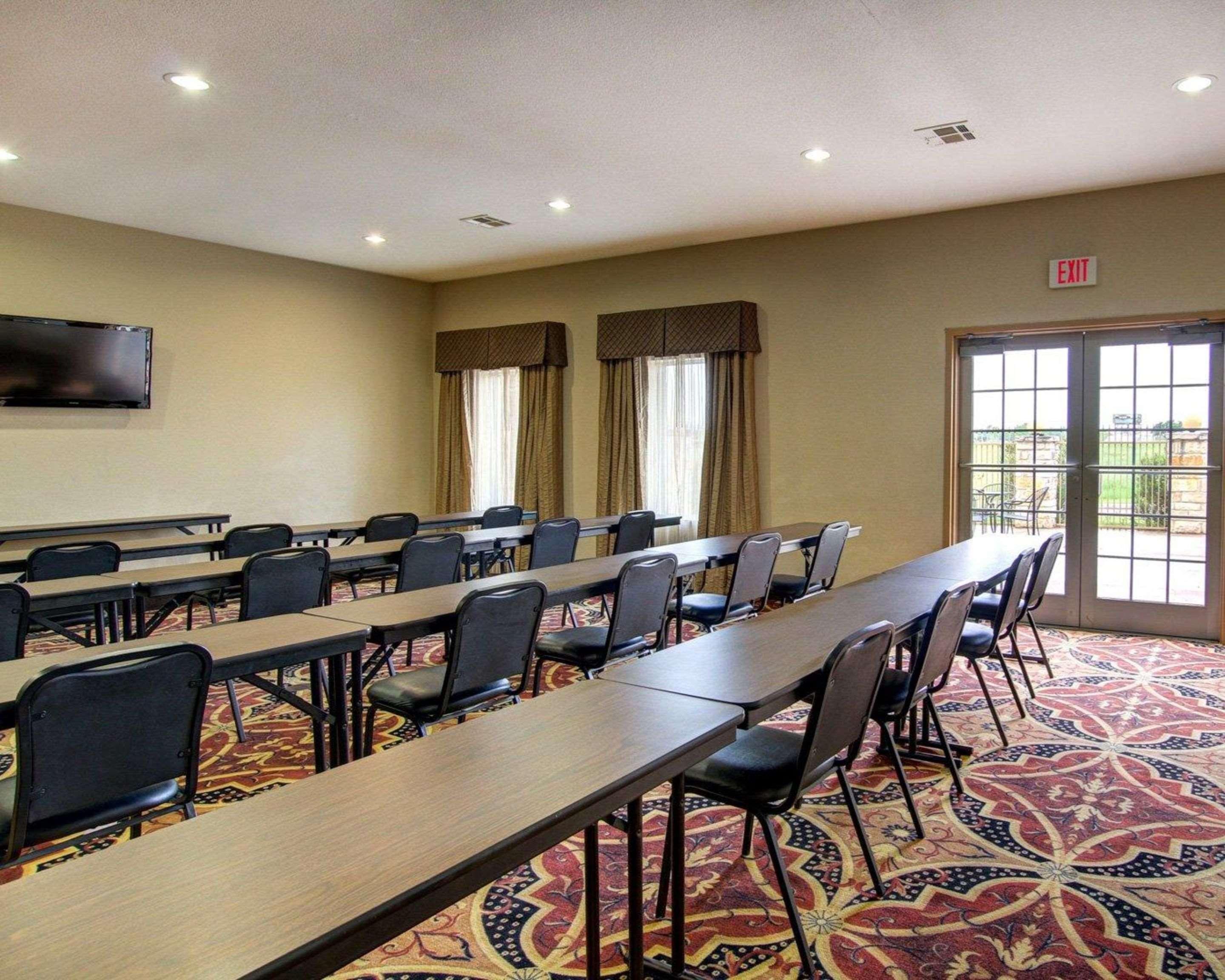 Centro de Negocios Comfort Inn & Suites Alvarado
