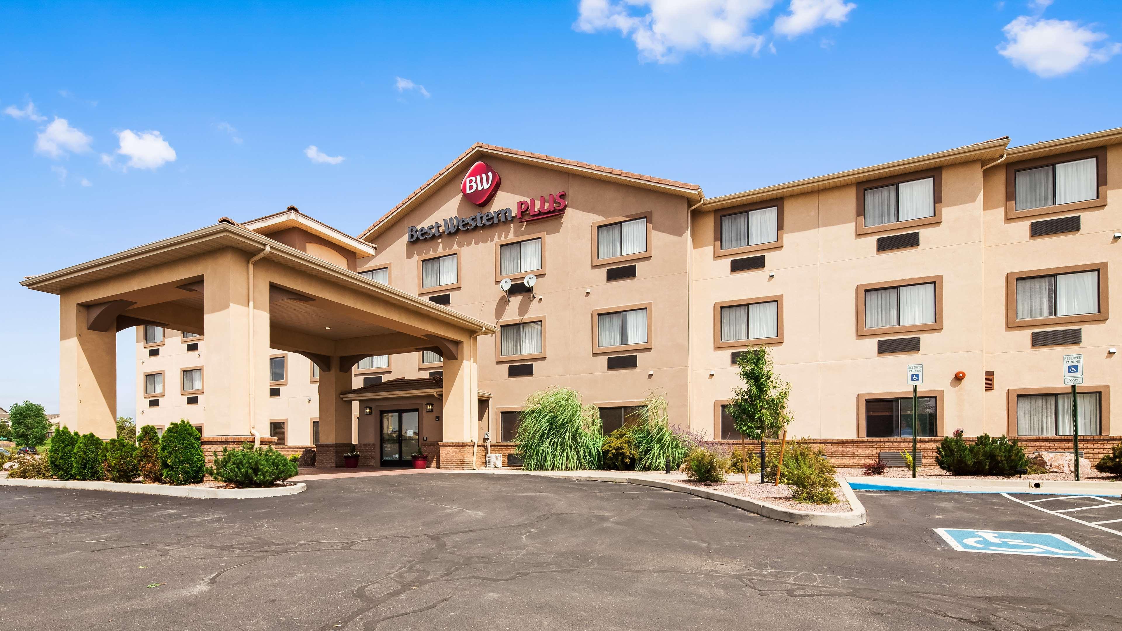 Vista Exterior Best Western Plus Eagleridge Inn & Suites