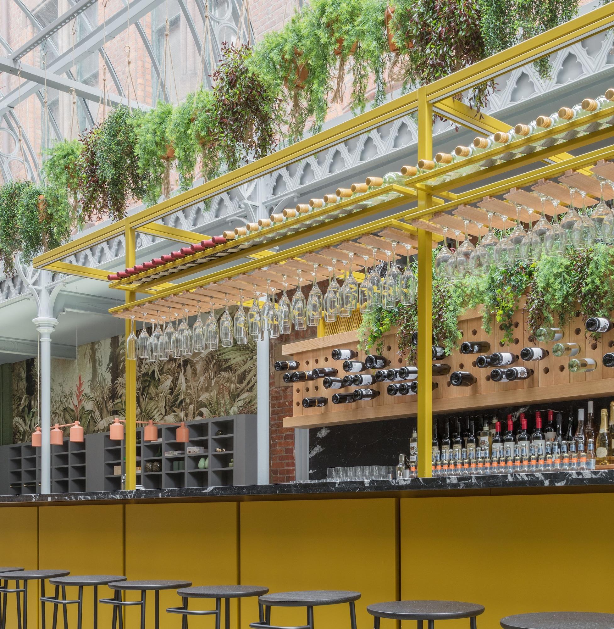 Bar/Salón Whitworth Locke