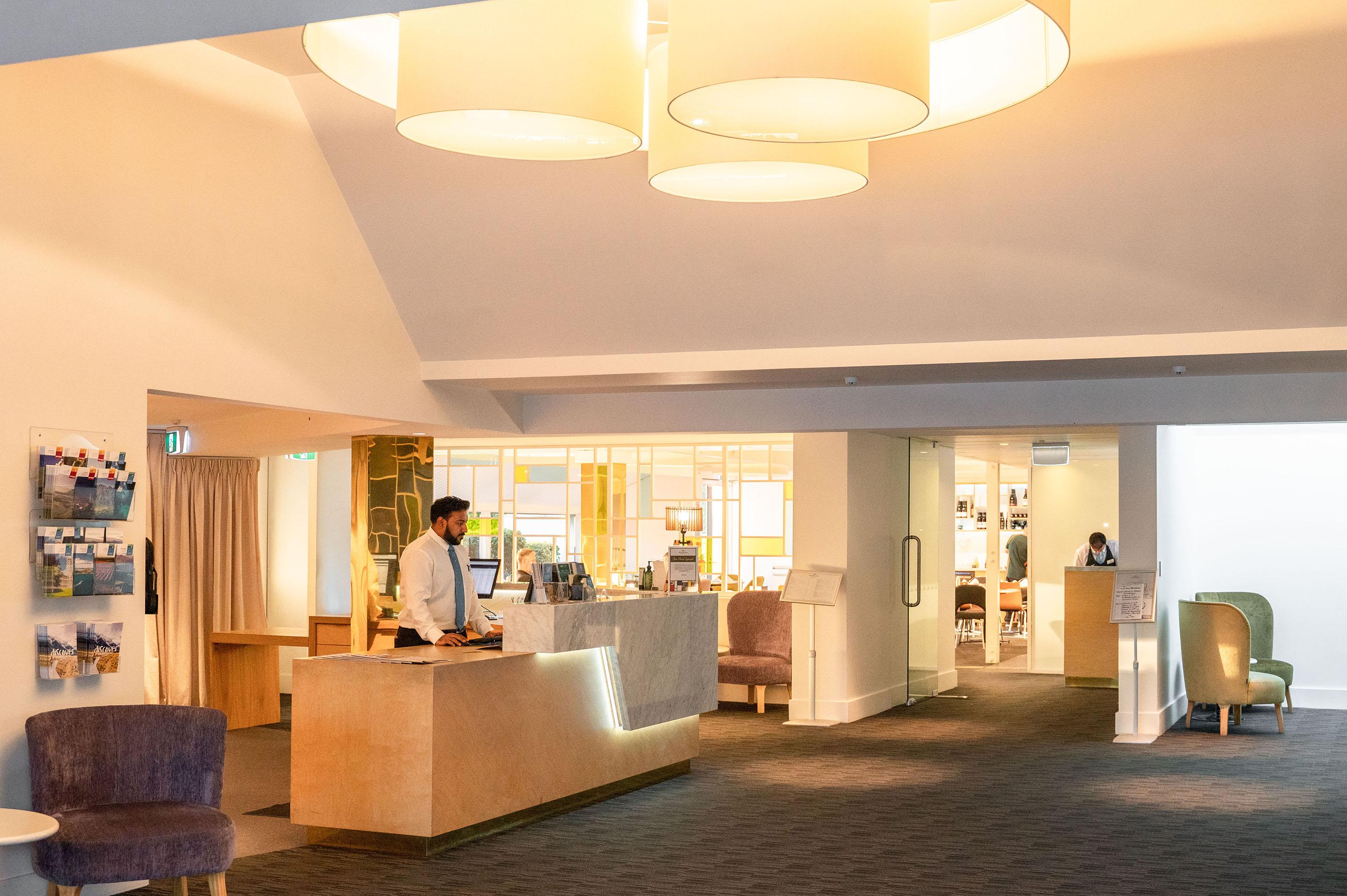 Vista Lobby Scenic Hotel Marlborough