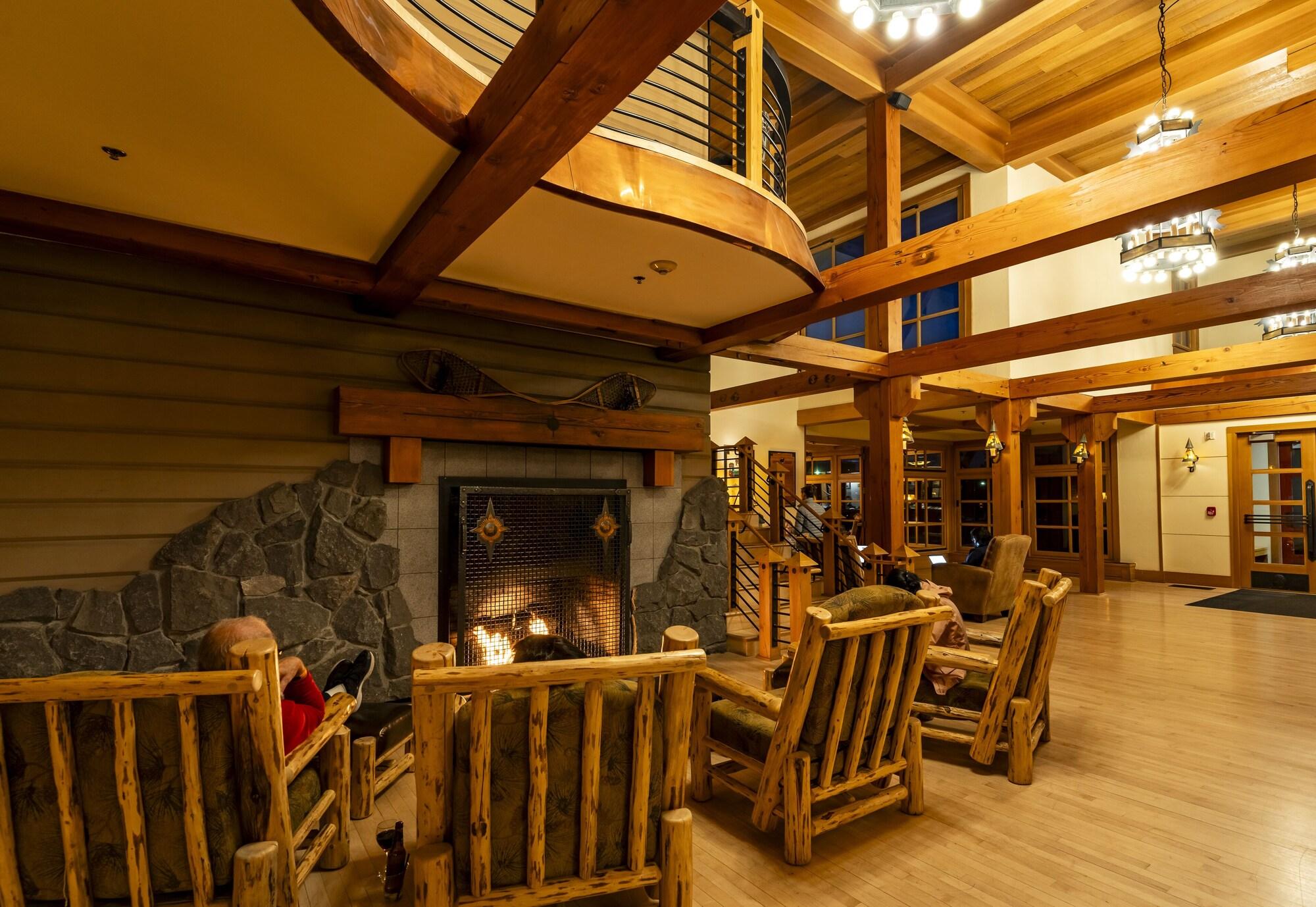 Vista Lobby Old Faithful Snow Lodge & Cabins - Inside the Park